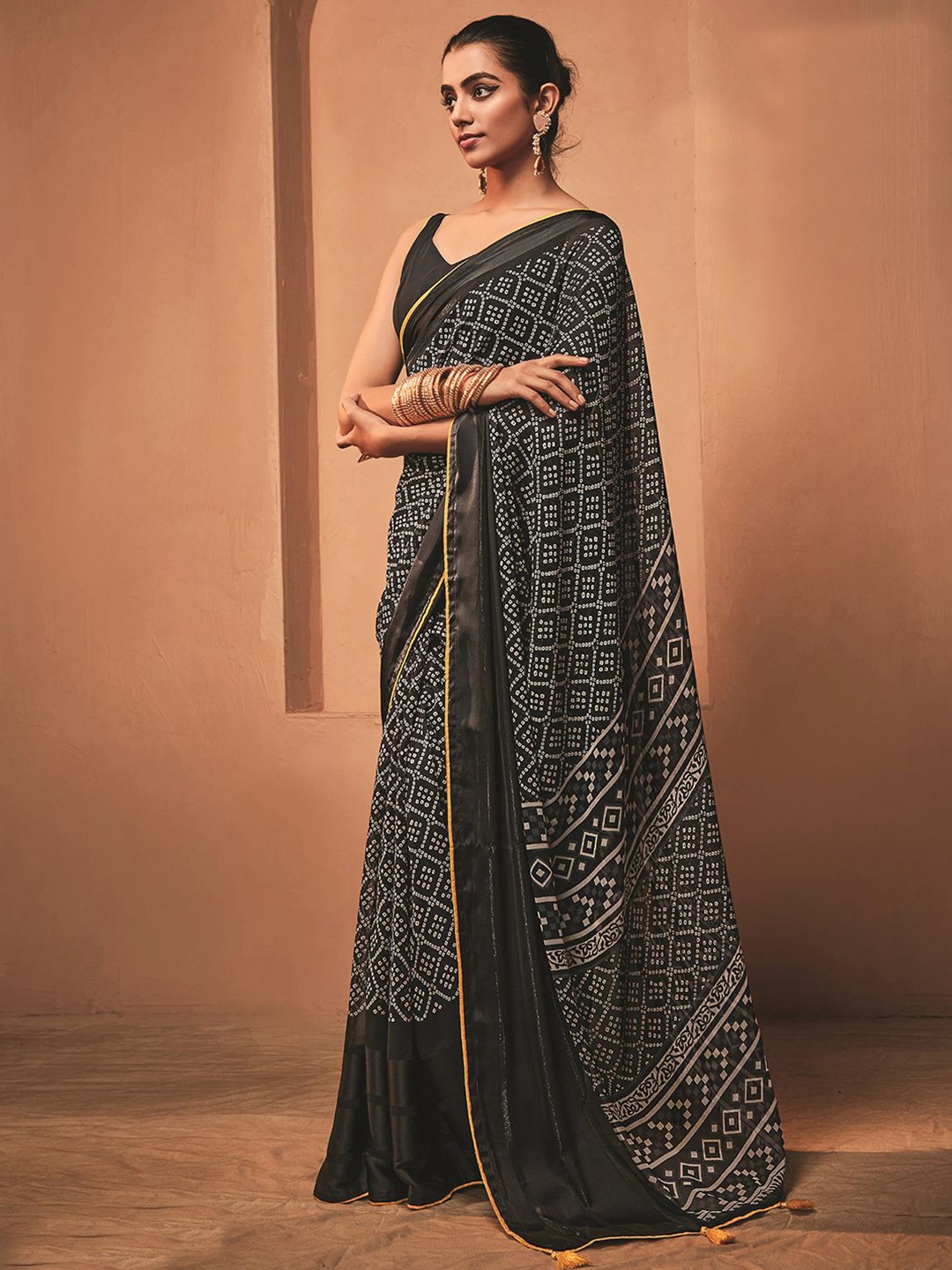 

Satrani Bandhani Printed Poly Georgette Saree, Black