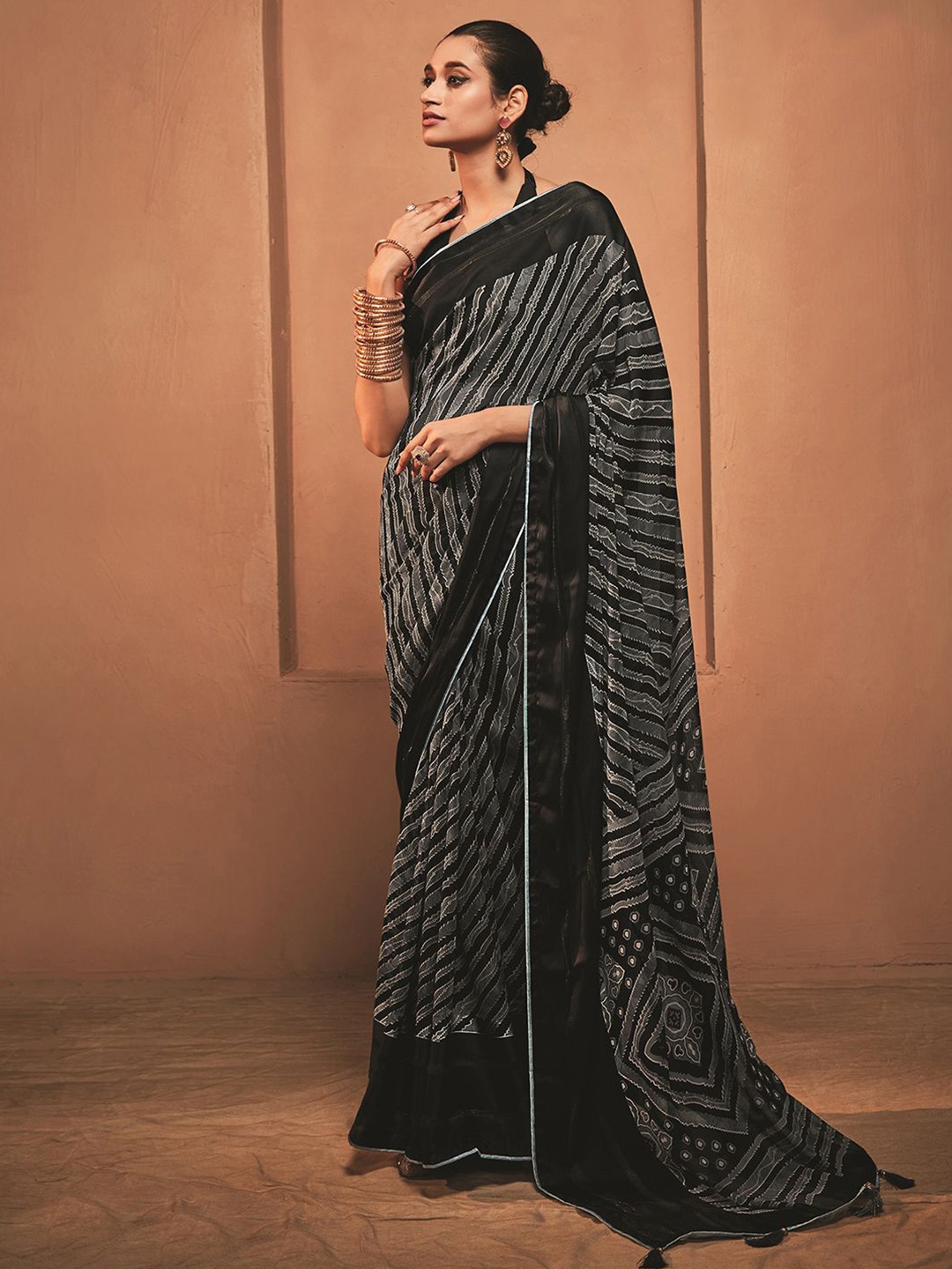 

Satrani Leheriya Printed Poly Georgette Saree, Black