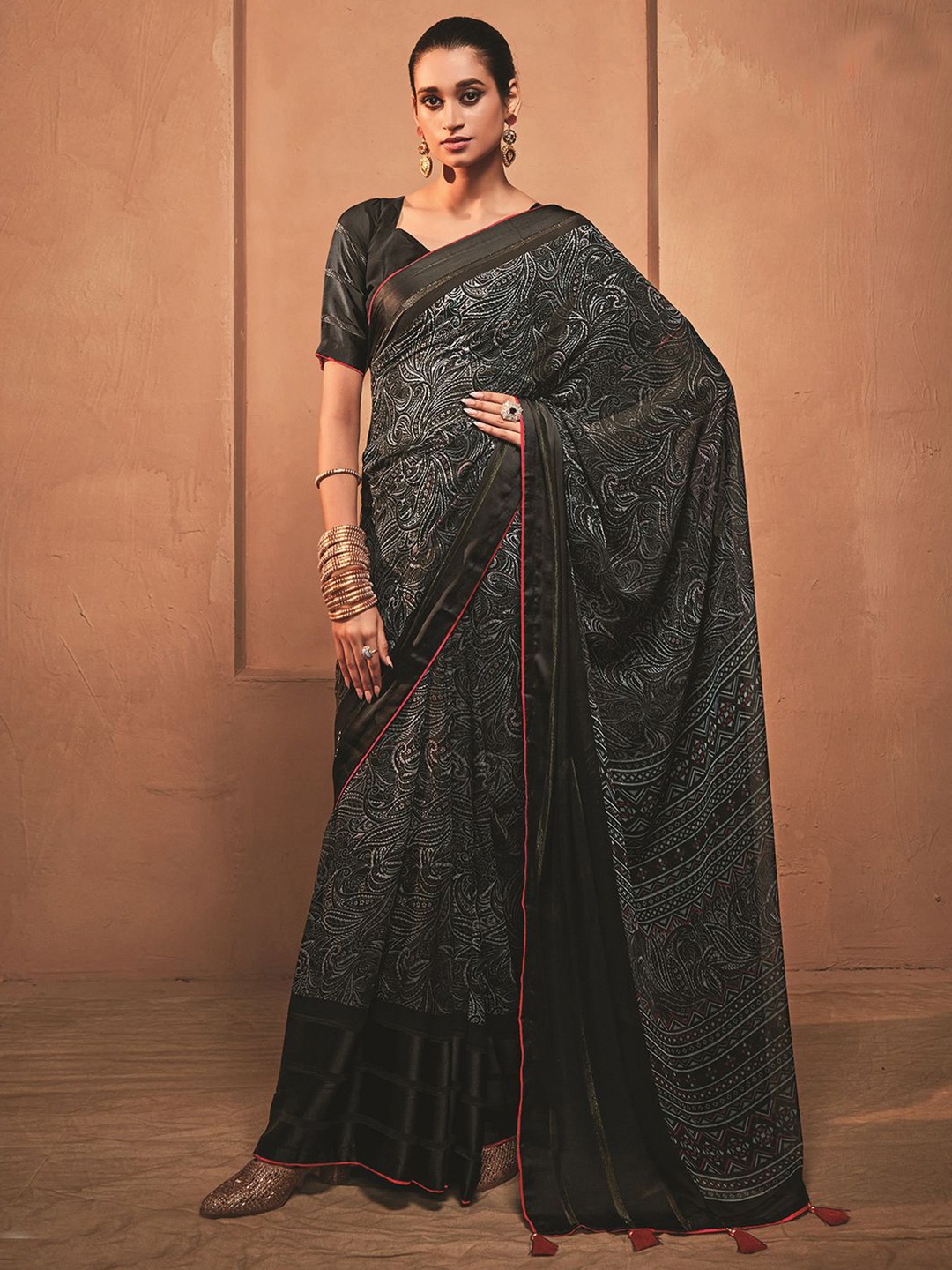 

Satrani Floral Printed Poly Georgette Saree, Black