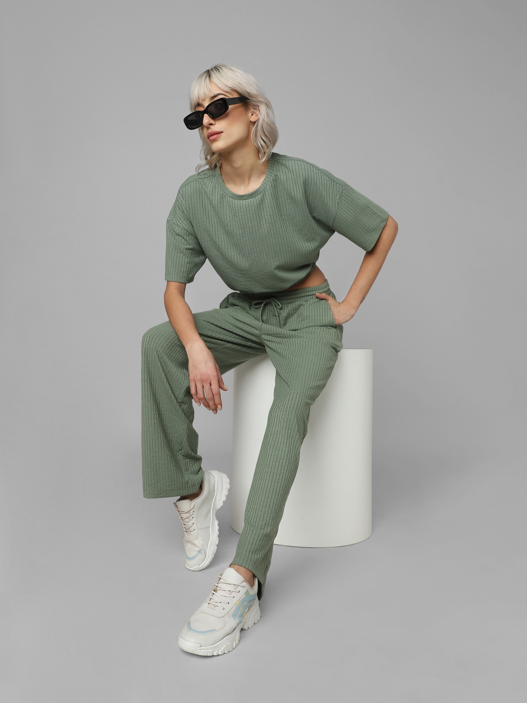

ONLY Women Drop Shoulder Sleeves Cropped Cotton Sweatshirt, Green