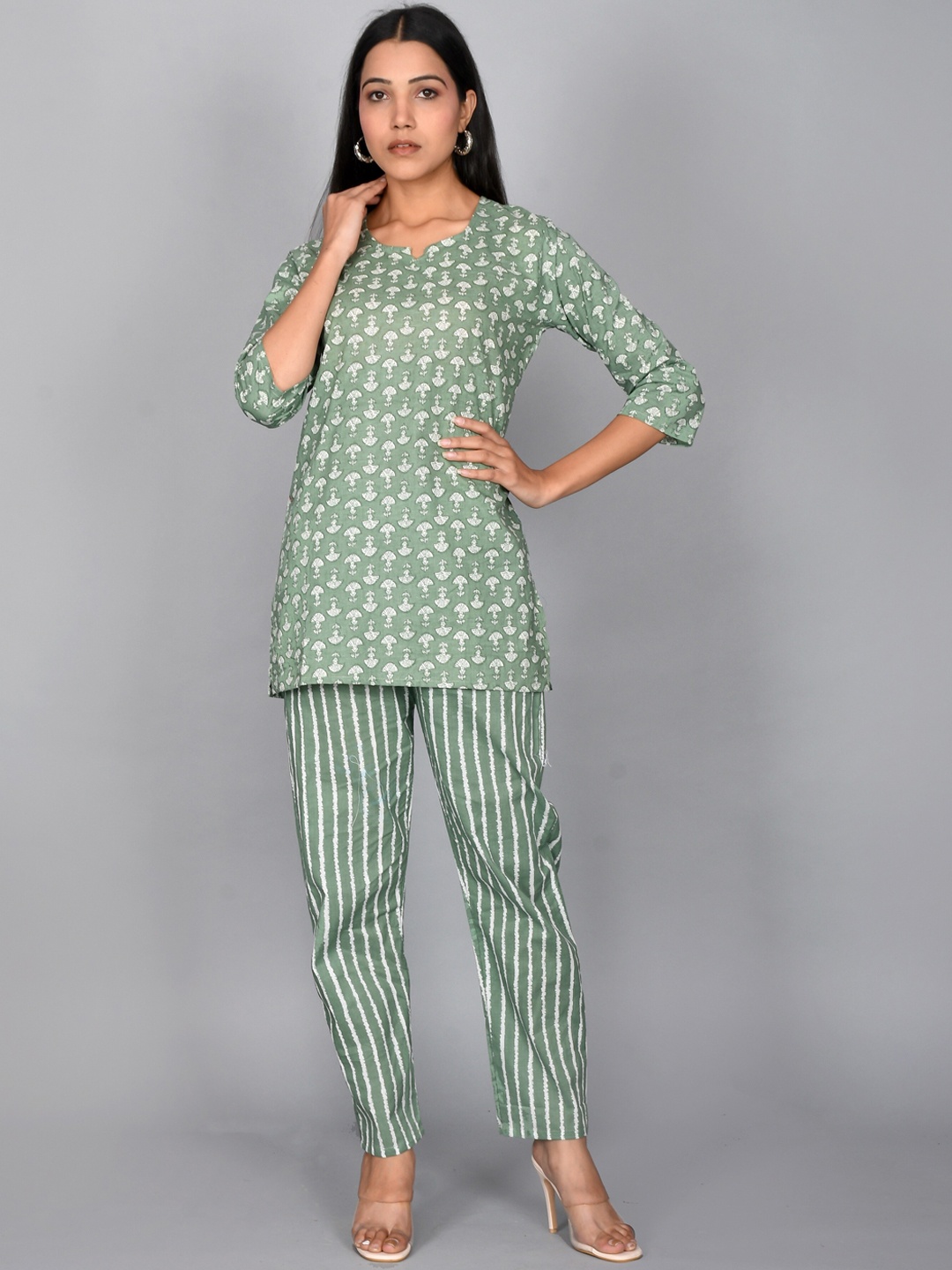 

Kesarya Women Printed Pure Cotton Night suit, Green