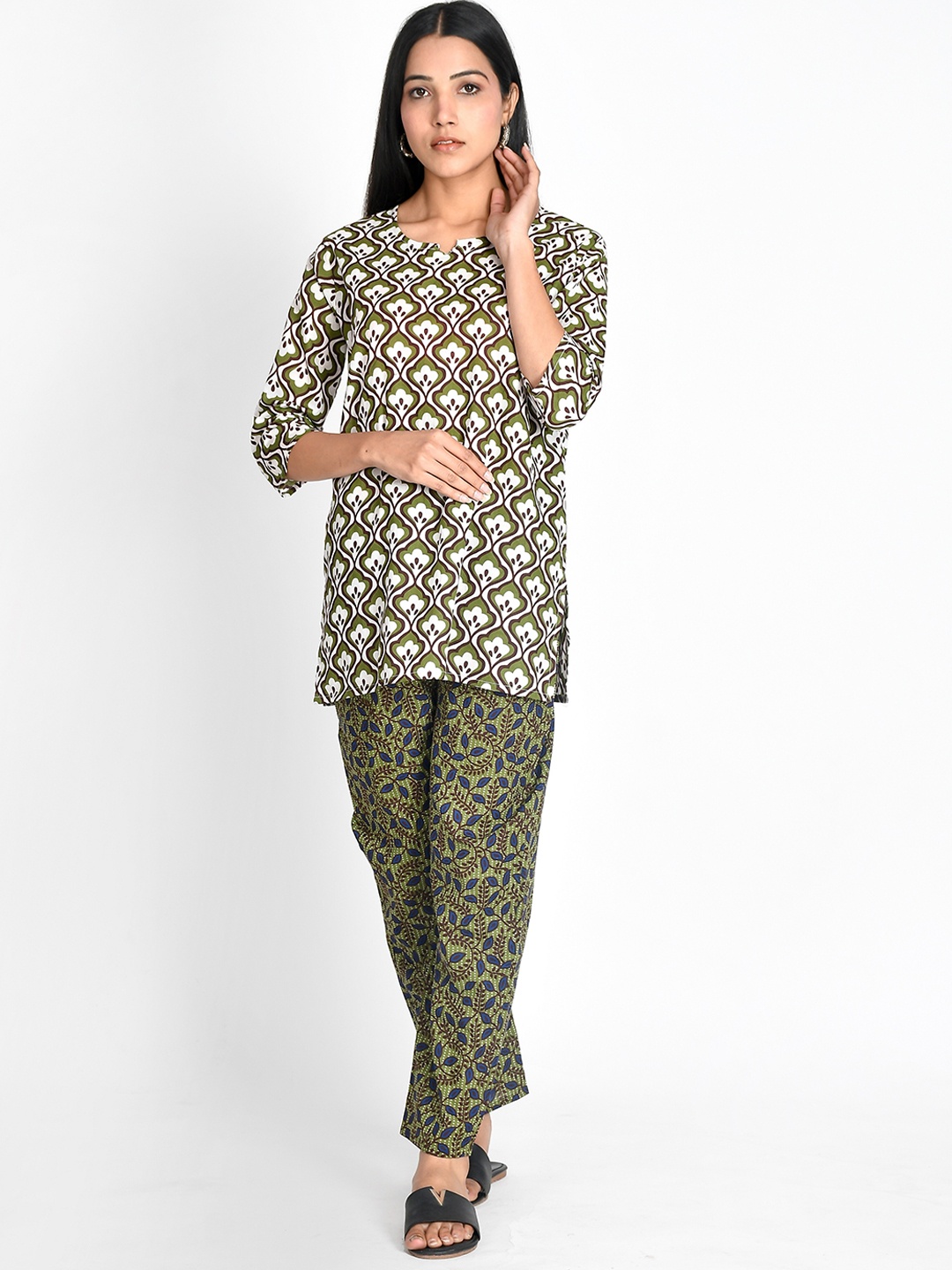 

Kesarya Women Printed Pure Cotton Night suit, Olive