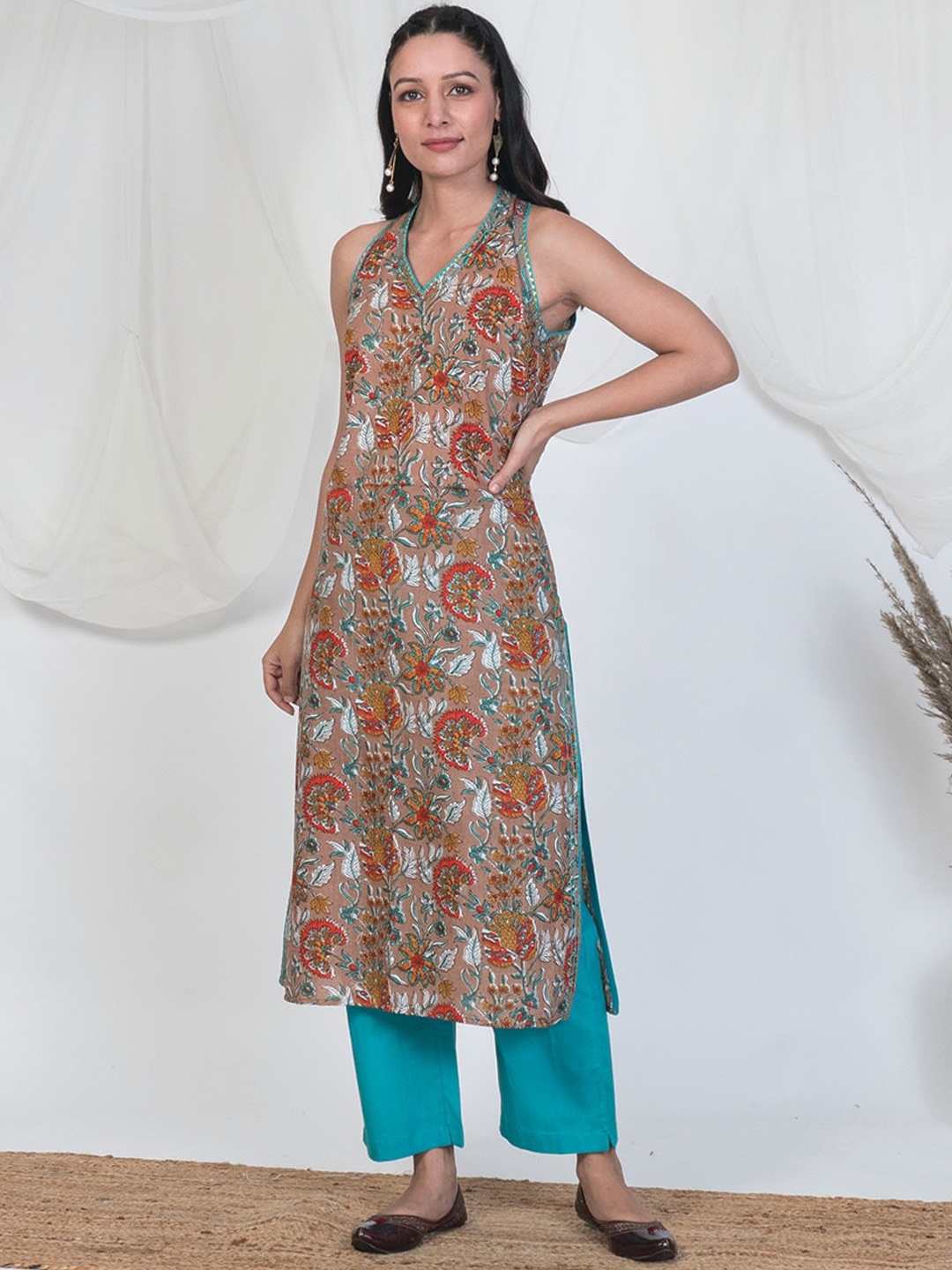 

AKISO Printed Gotta Patti Pure Cotton A-Line Kurta, Brown