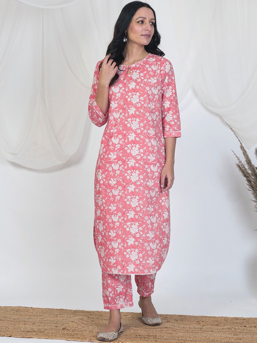 

AKISO Floral Printed Pure Cotton Kurta, Pink