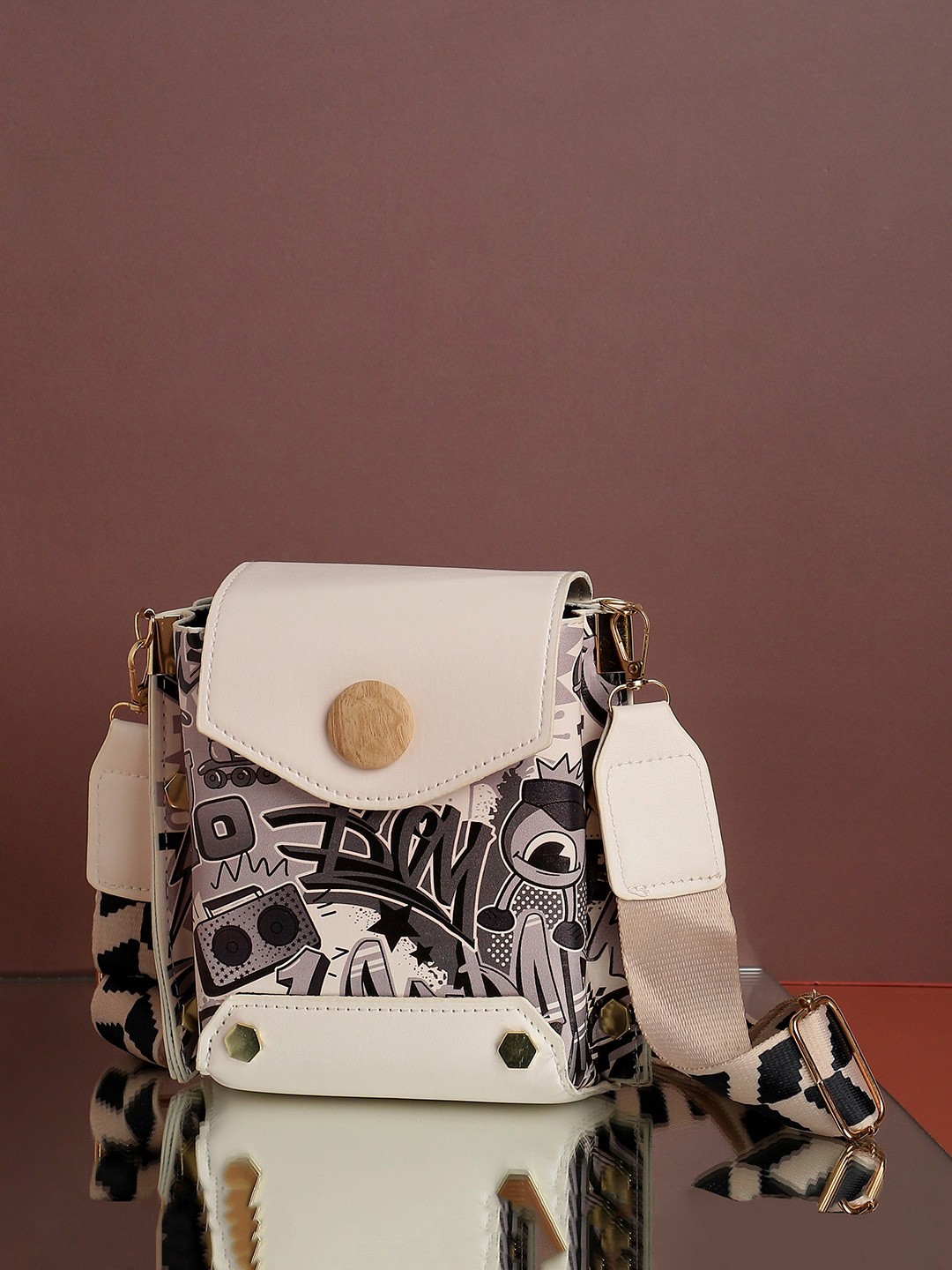 

HAUTE SAUCE by Campus Sutra Printed Shopper Sling Bag, White