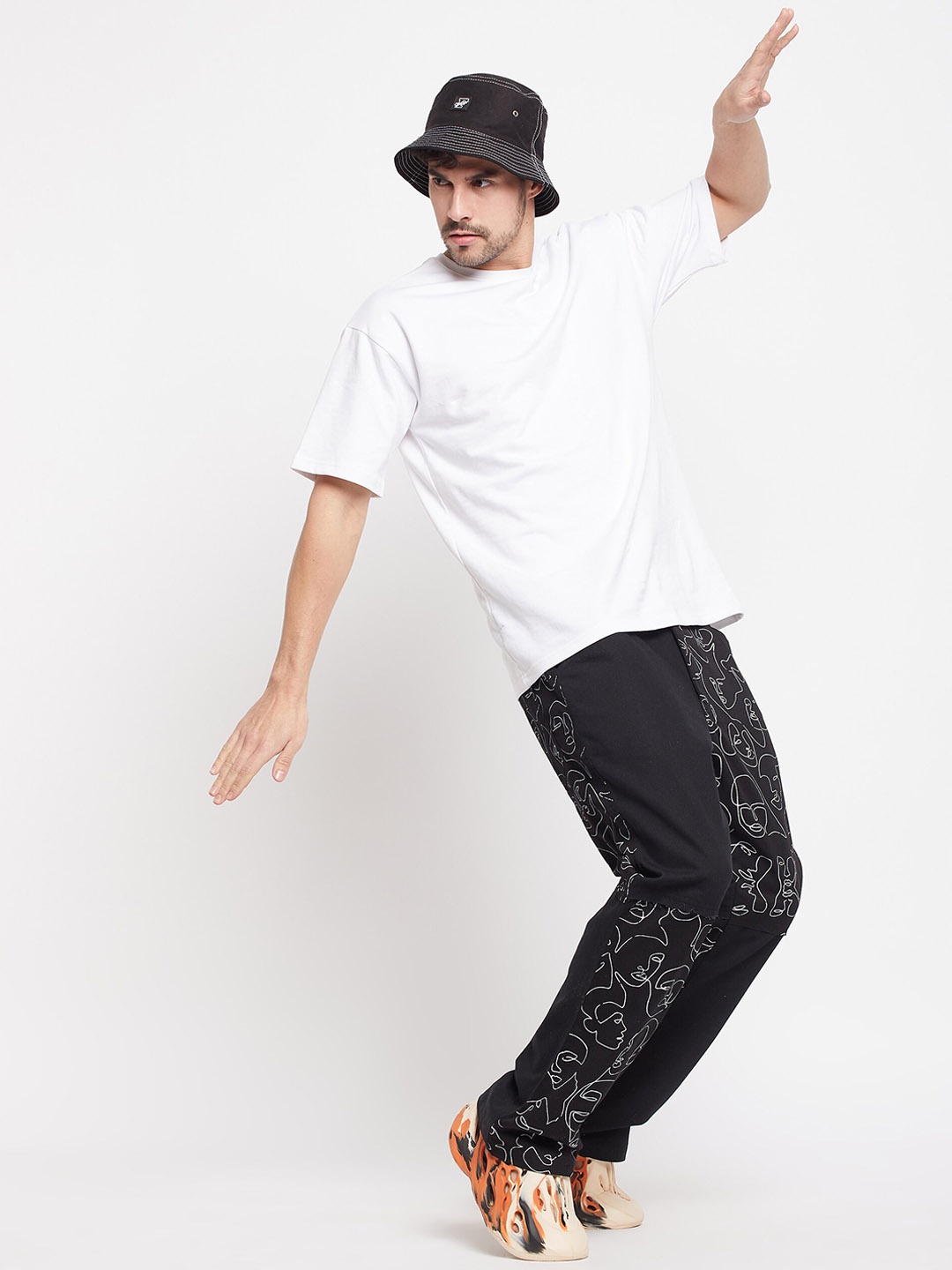 

FUGAZEE Men Abstract Printed Pure Cotton Relaxed Loose Fit Trousers, Black