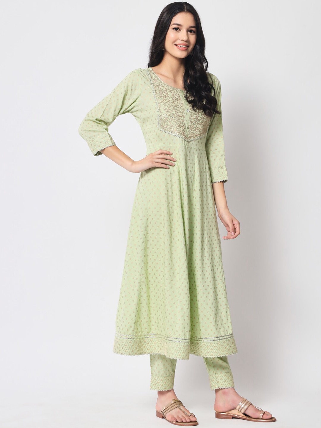 

IkDaiya Printed Gotta Patti Kurta with Trousers & Dupatta, Green