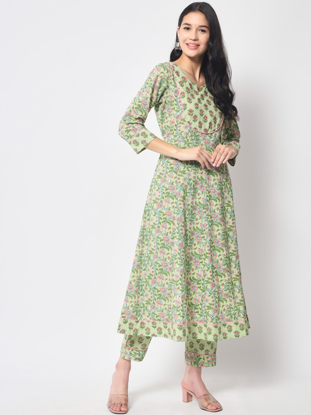 

IkDaiya Floral Printed Kurta with Trousers & Dupatta, Green