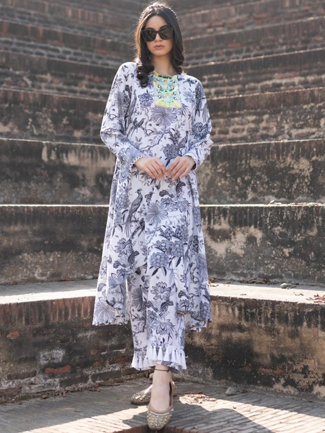 

Mani Dua Khanna Floral Embroidered Pure Cotton Kurta with Trousers, Off white