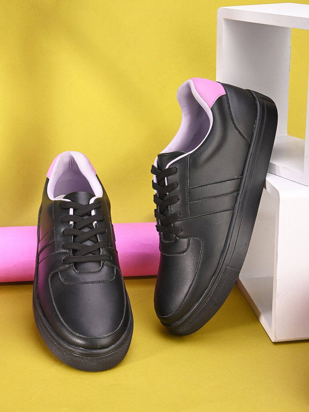 

HRX by Hrithik Roshan Women Round Toe Lace-Ups Sneakers, Black