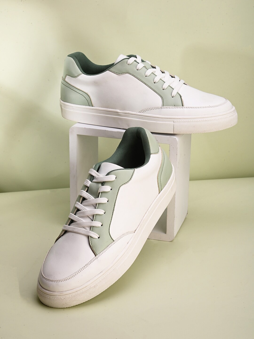 

HRX by Hrithik Roshan Women Colourblocked Comfort Insole Basics Sneakers, White