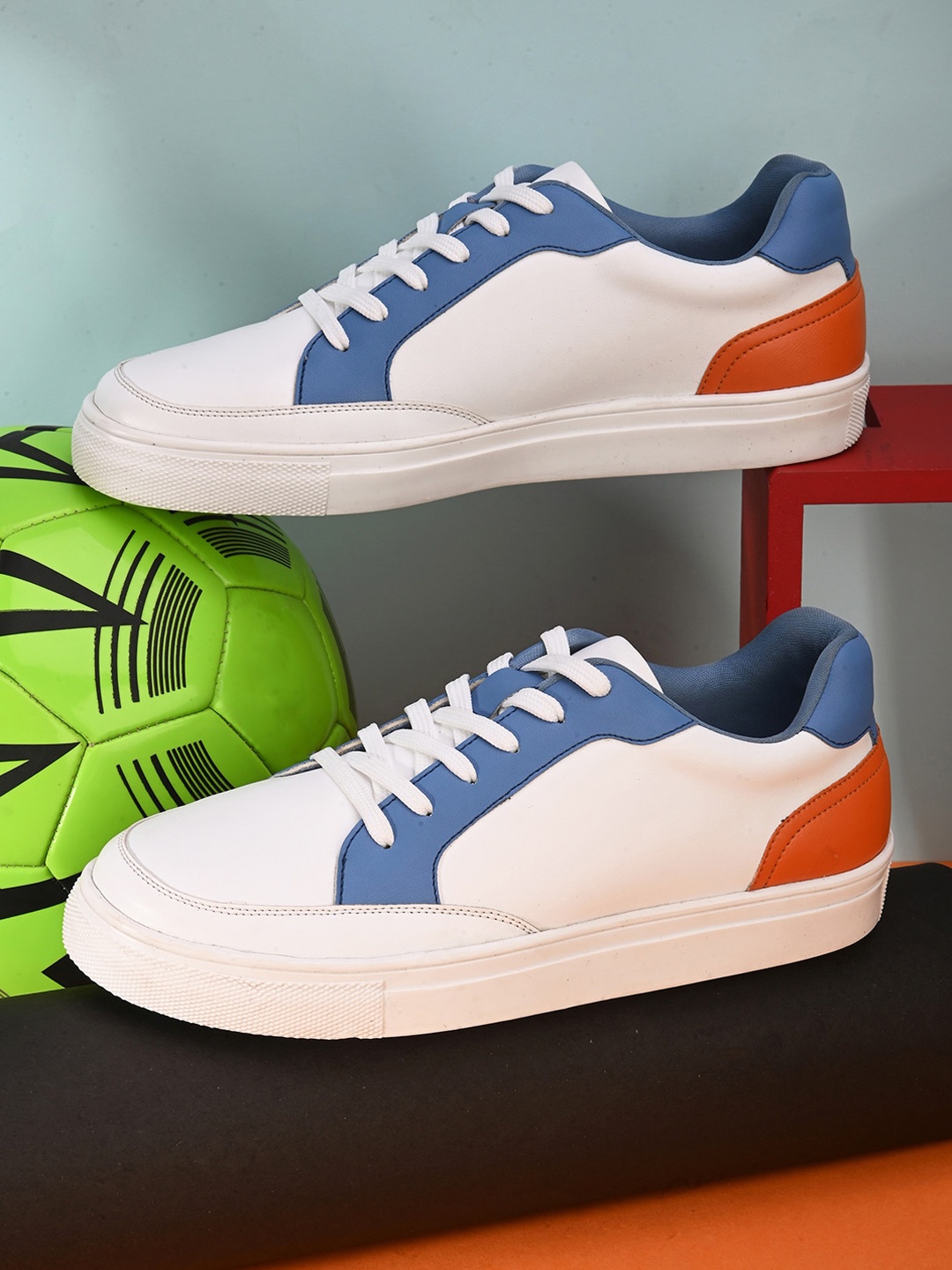 

HRX by Hrithik Roshan Women Colourblocked Round Toe Sneakers, White