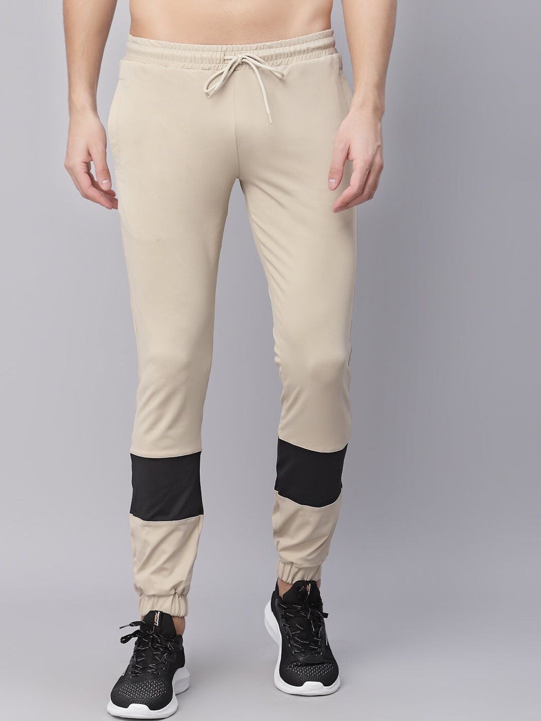 

JUMP USA Men Active Wear Contrast Panel Slim-Fit Joggers, Beige