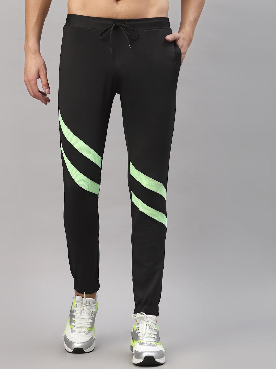 

JUMP USA Men Striped Details Slim-Fit Joggers, Black