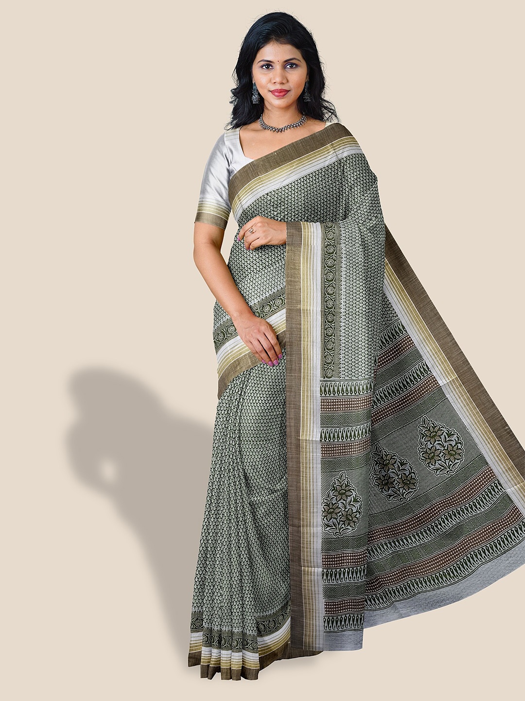 

The Chennai Silks Floral Printed Pure Cotton Saree, Off white