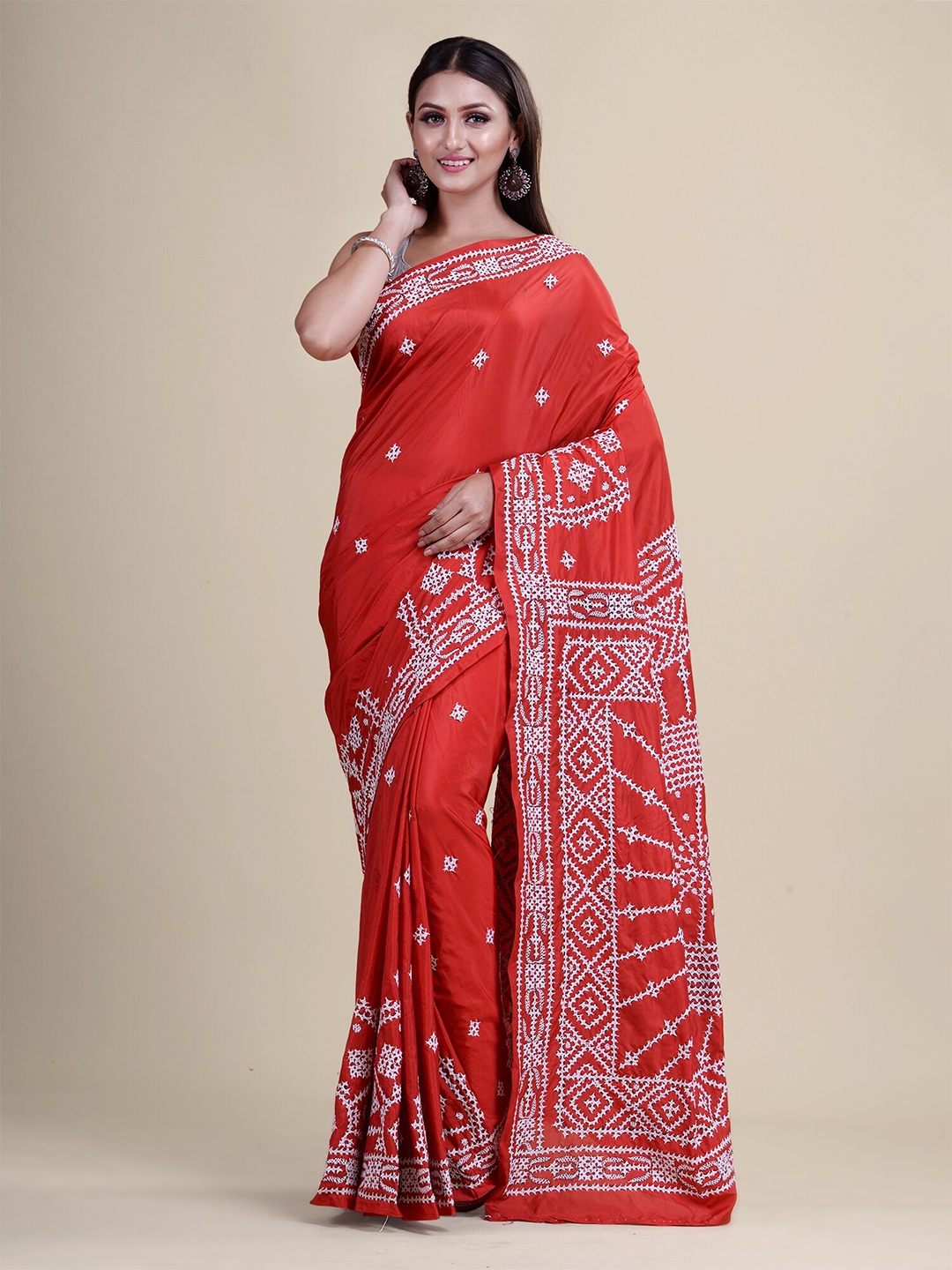 

Laa Calcutta Floral Embroidered Art Silk Gujrati Katha Work Saree, Red