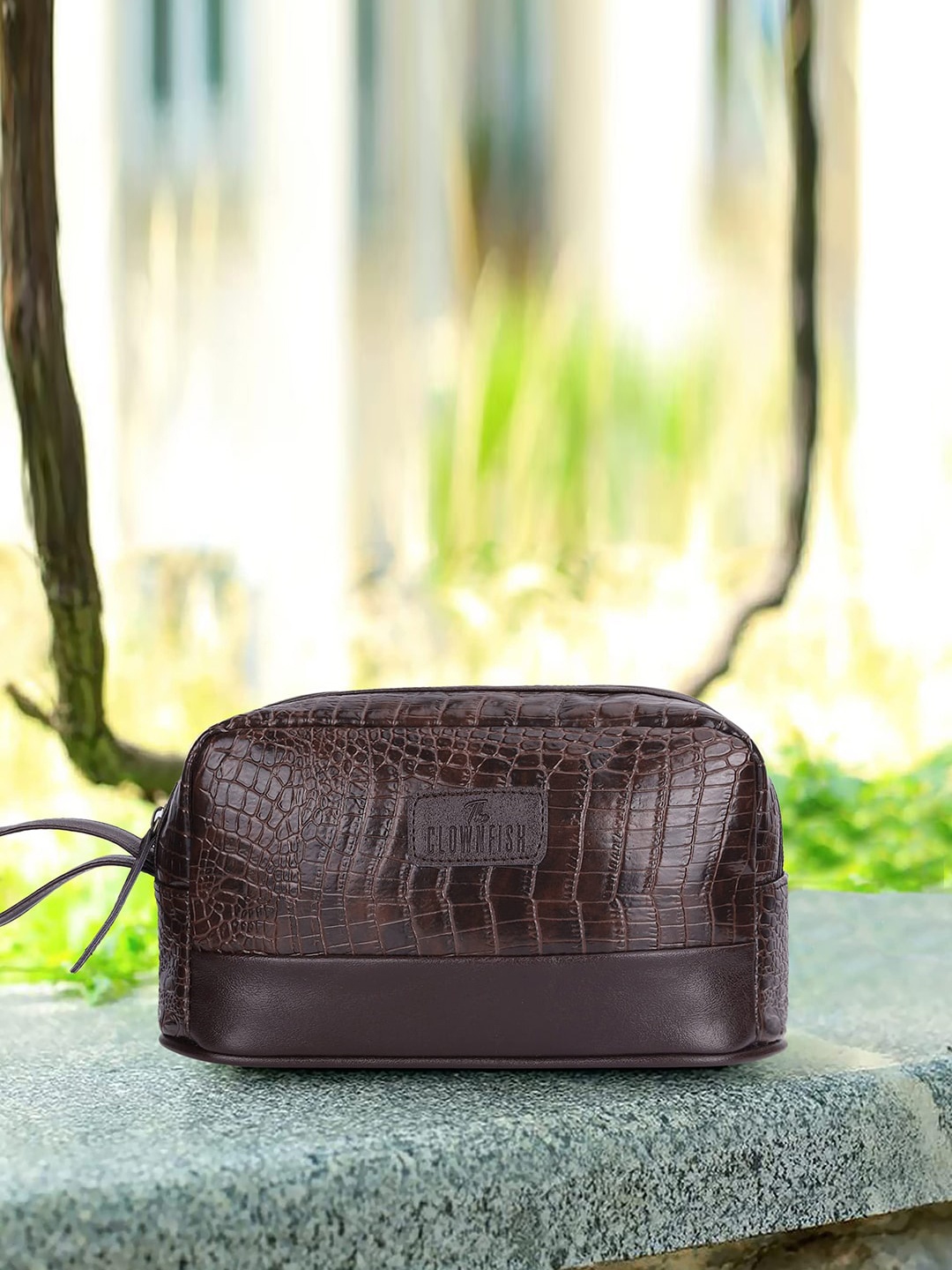 

THE CLOWNFISH Textured Toiletry Kit, Brown