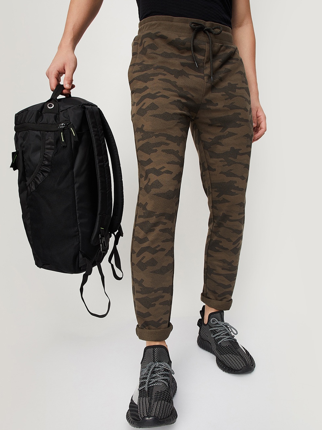 

max Men Mid-Rise Camouflage Printed Track Pants, Green