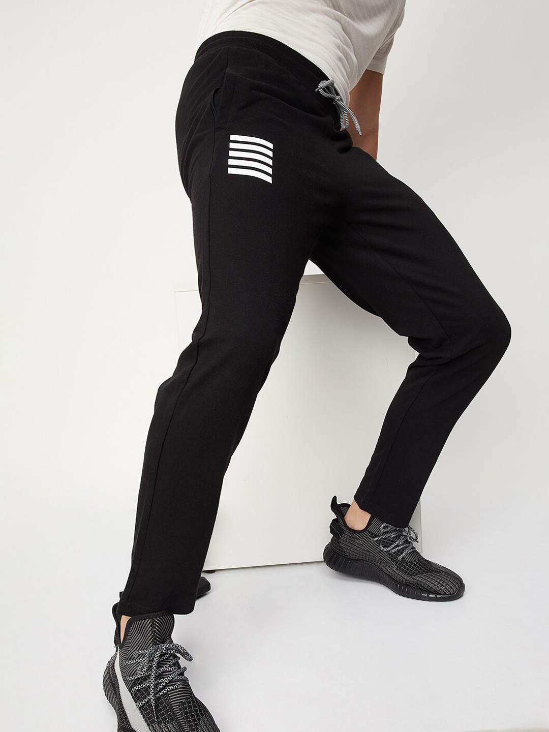 

max Men Mid-Rise Track Pants, Black