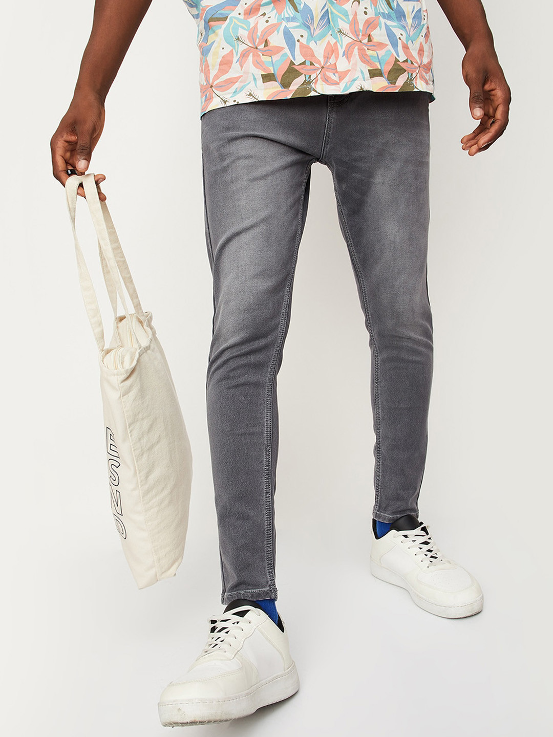 

max Men Mid-Rise Light Fade Jeans, Grey