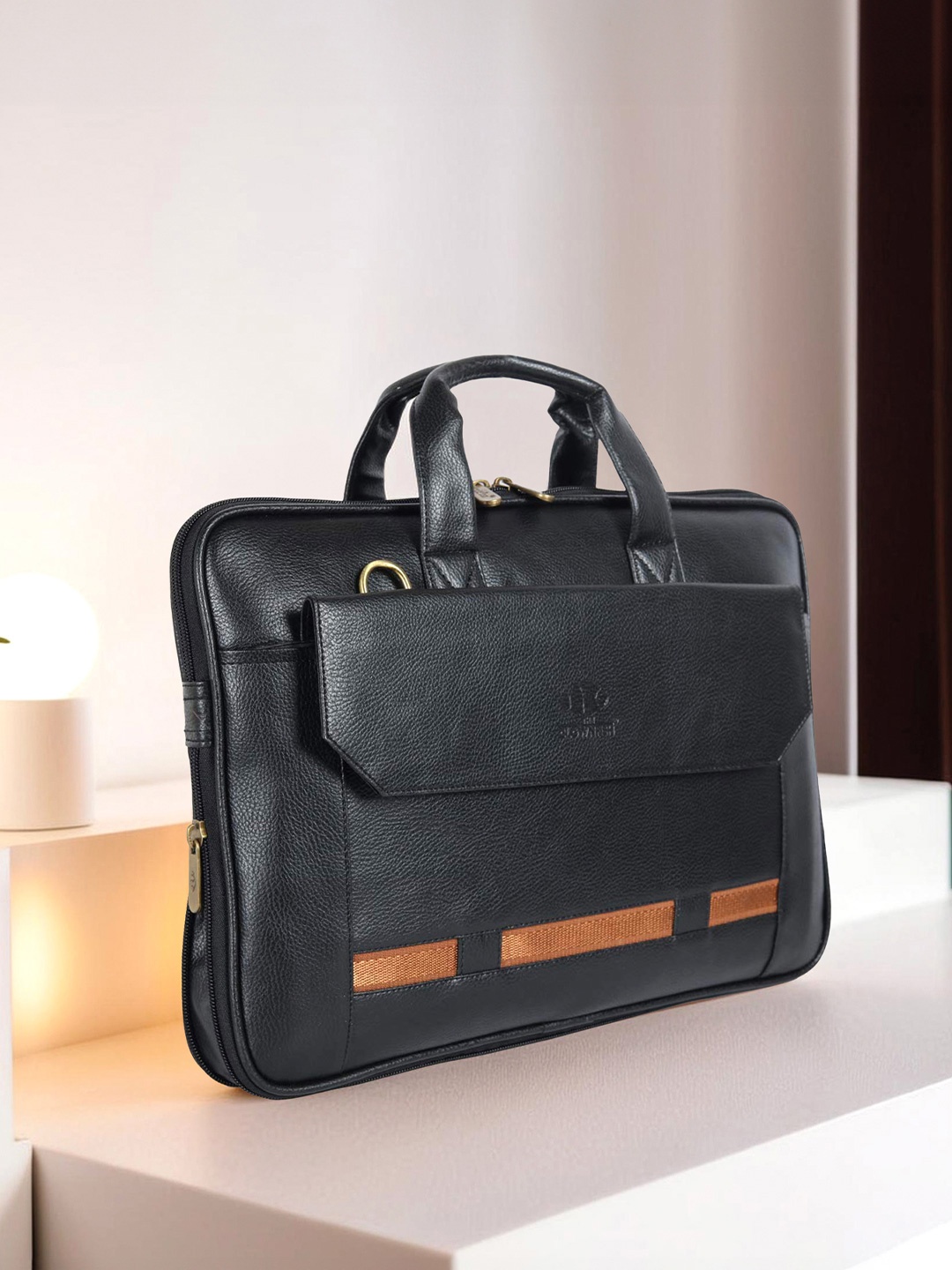 

THE CLOWNFISH Triton Solid Regular Laptop Bag, Black
