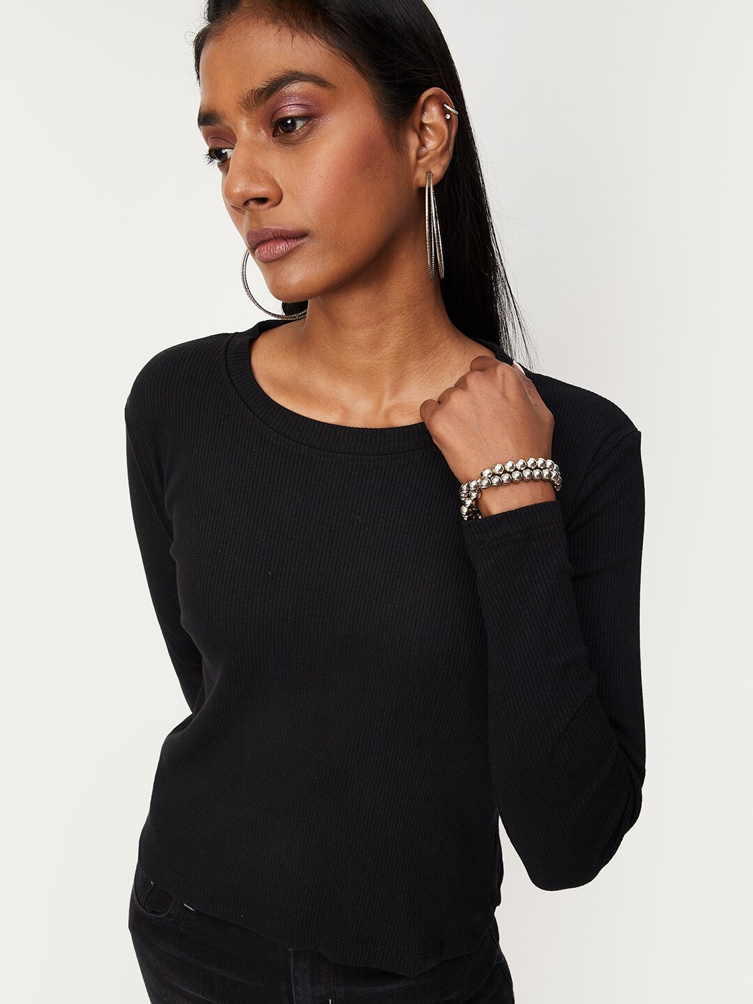 

max Round Neck Regular T-shirt, Black