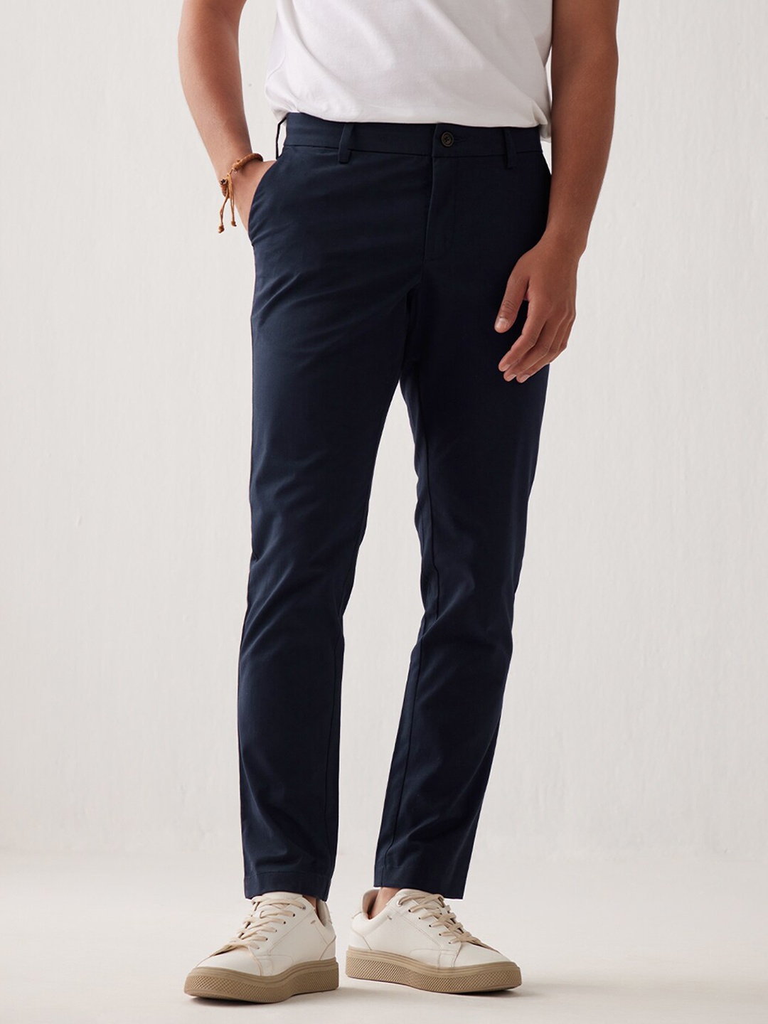 

Andamen Men Mid Rise Easy Wash Slant Pocket Chinos, Navy blue