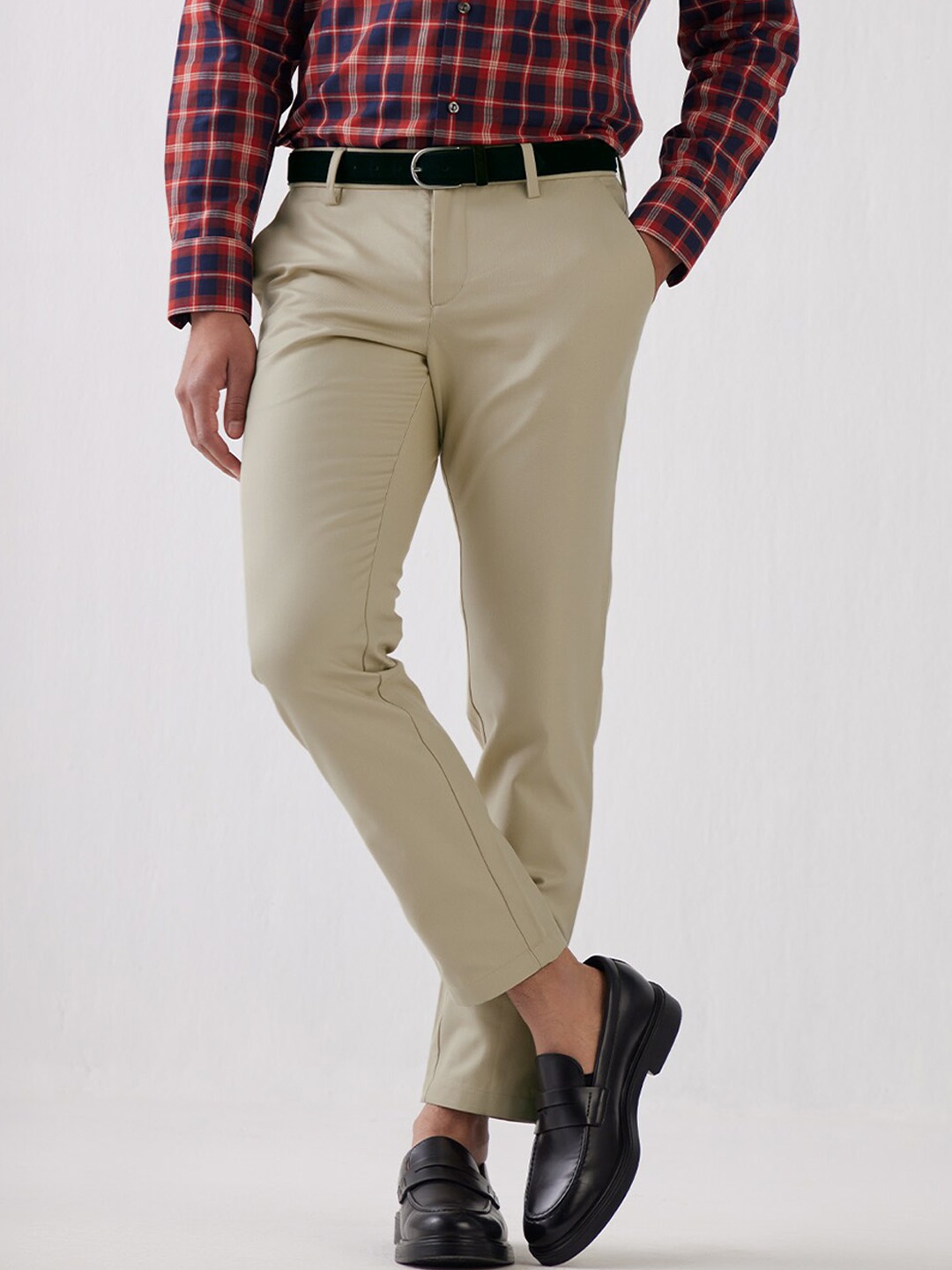 

Andamen Men Mid Rise Easy Wash Slim Fit Slant Pocket Cotton Chinos, Khaki