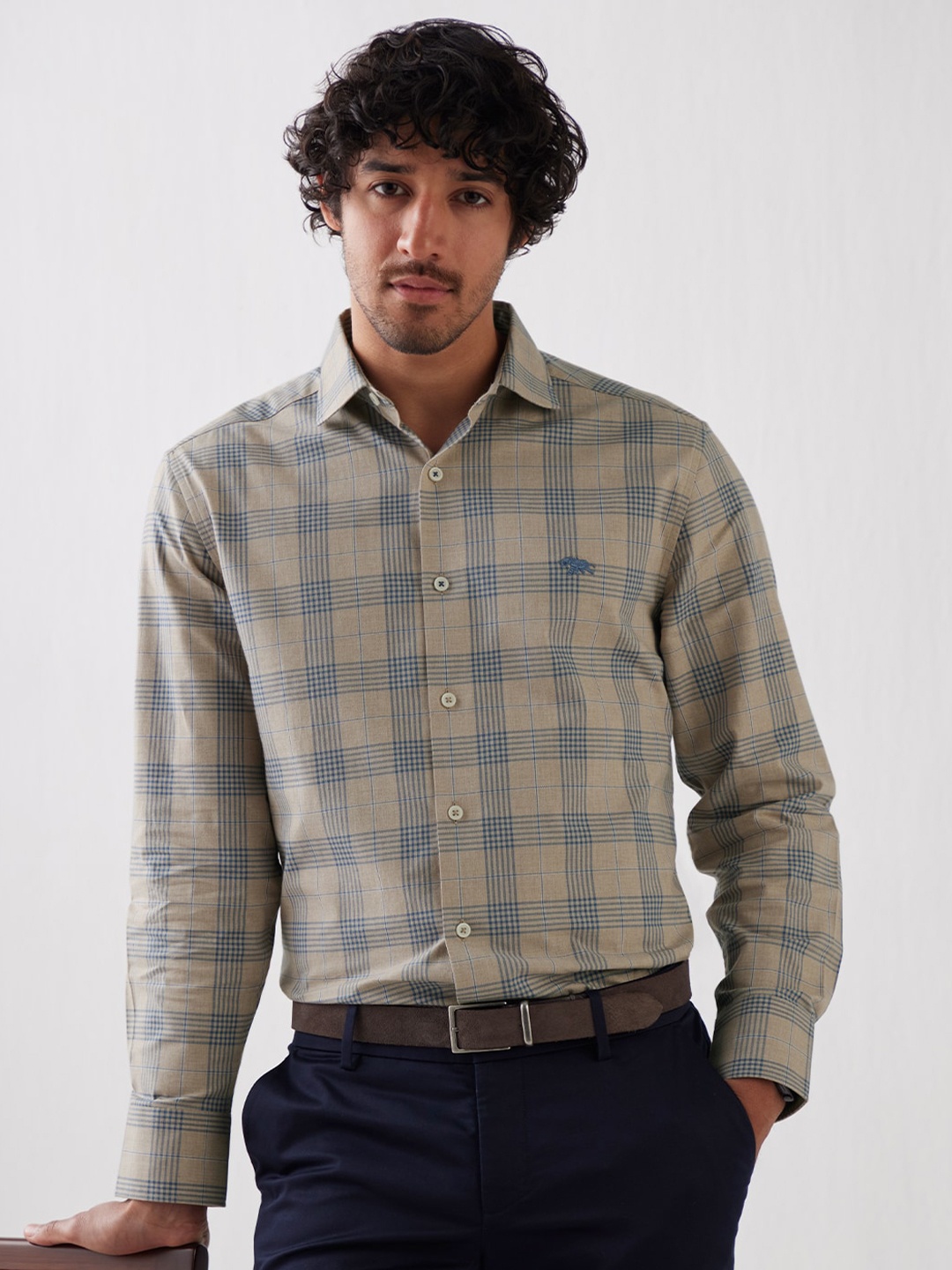 

Andamen Checked Cutaway Collar Cotton Casual Shirt, Khaki