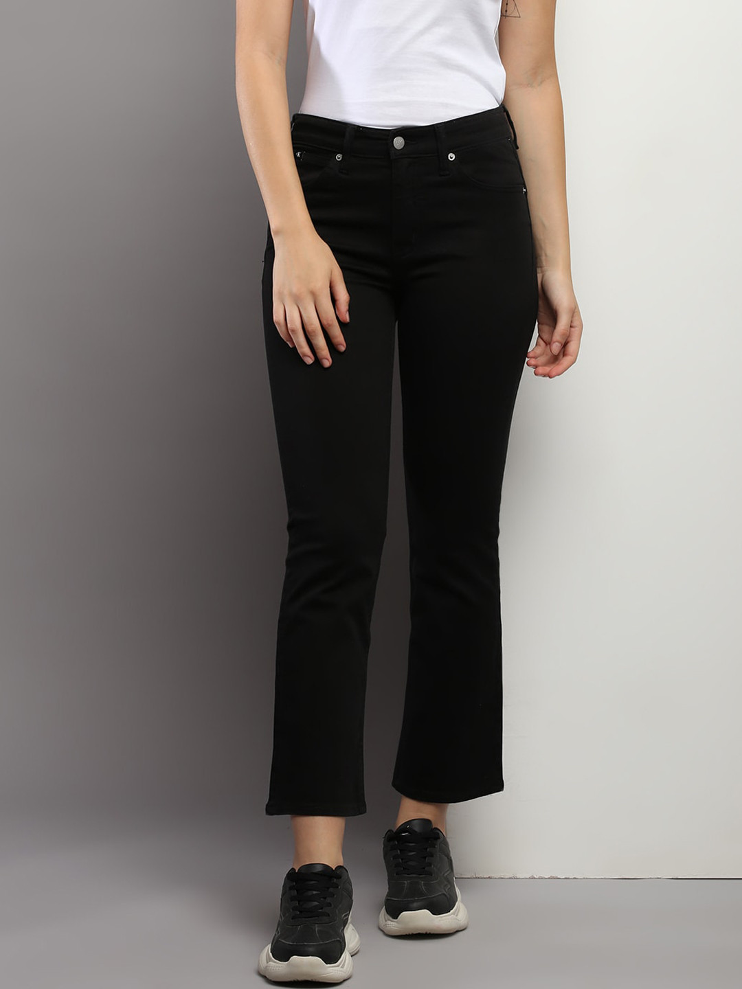 

Calvin Klein Jeans Women Slim Fit High-Rise Jeans, Black