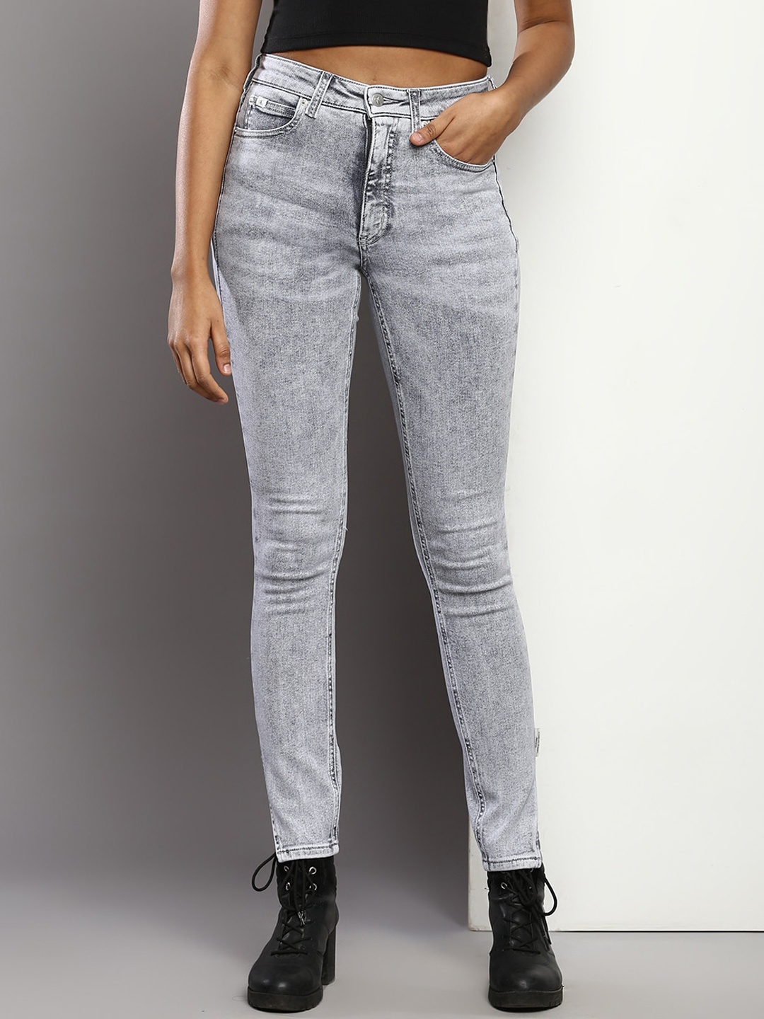 

Calvin Klein Jeans Women Super Skinny Fit High-Rise Heavy Fade Jeans, Grey