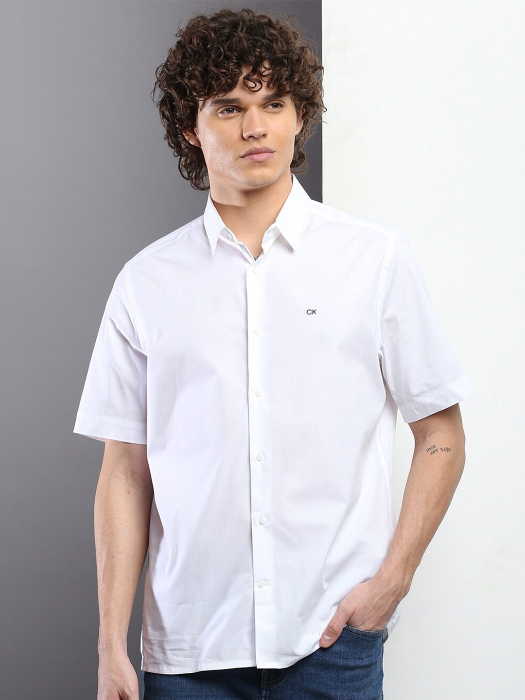 

Calvin Klein Jeans Short Sleeves Spread Collar Casual Shirt, White