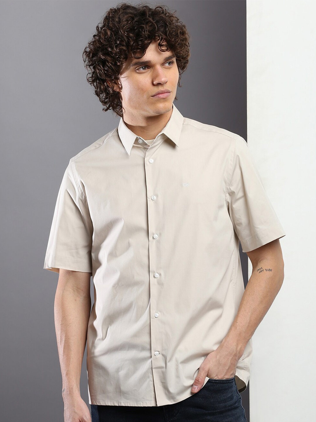 

Calvin Klein Jeans Spread Collar Casual Shirt, Beige