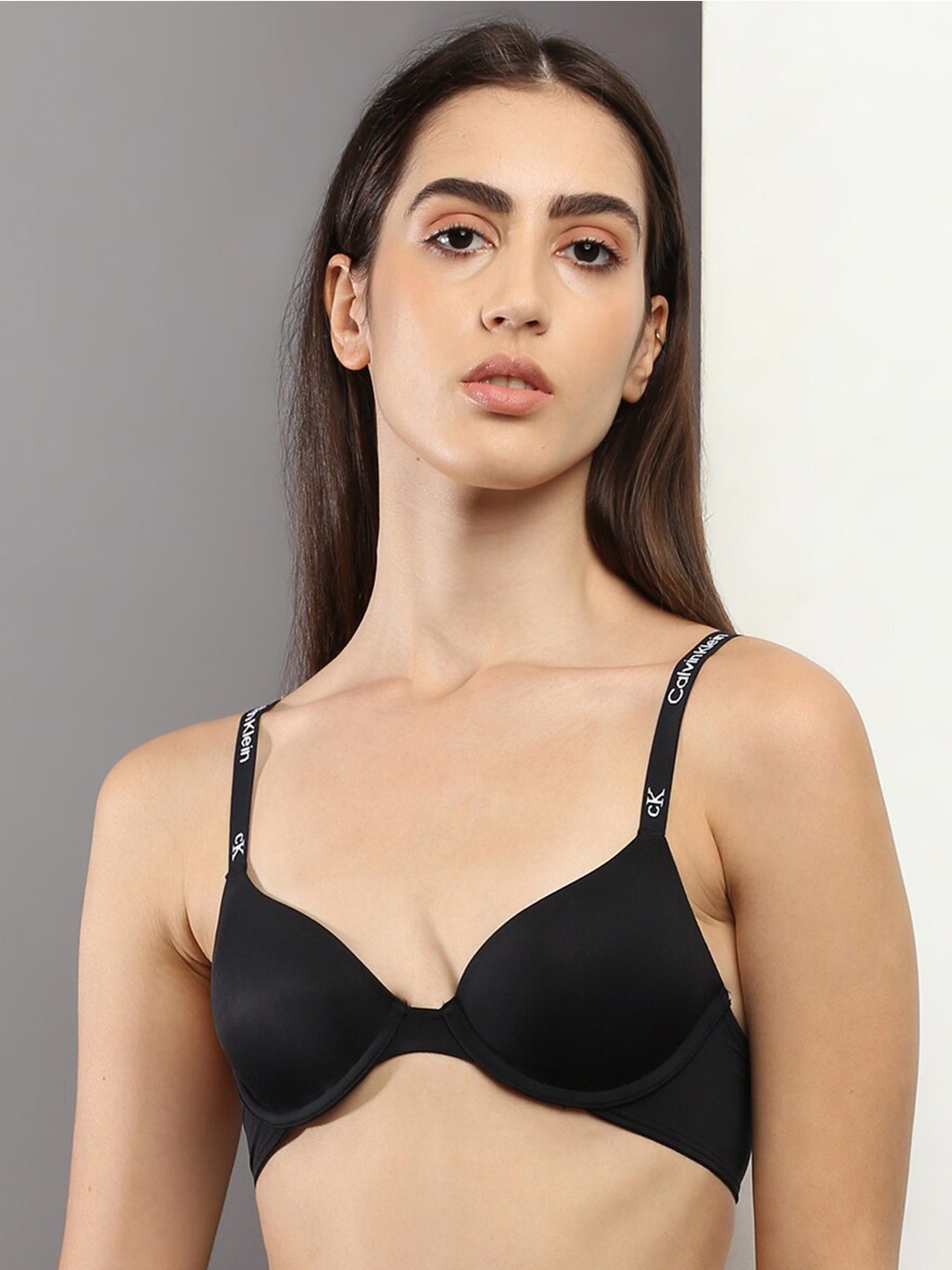 

Calvin Klein Underwear Underwired Lightly Padded Super Support Bra, Black