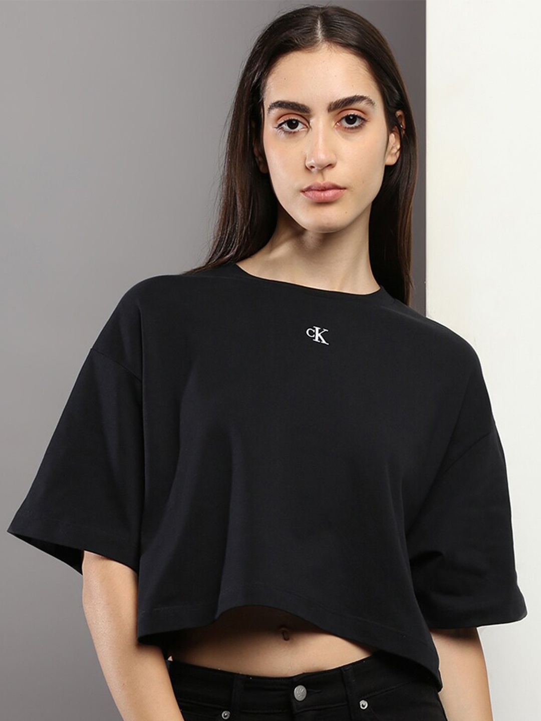 

Calvin Klein Jeans Drop-Shoulder Sleeves Pure Cotton Crop T-shirt, Black