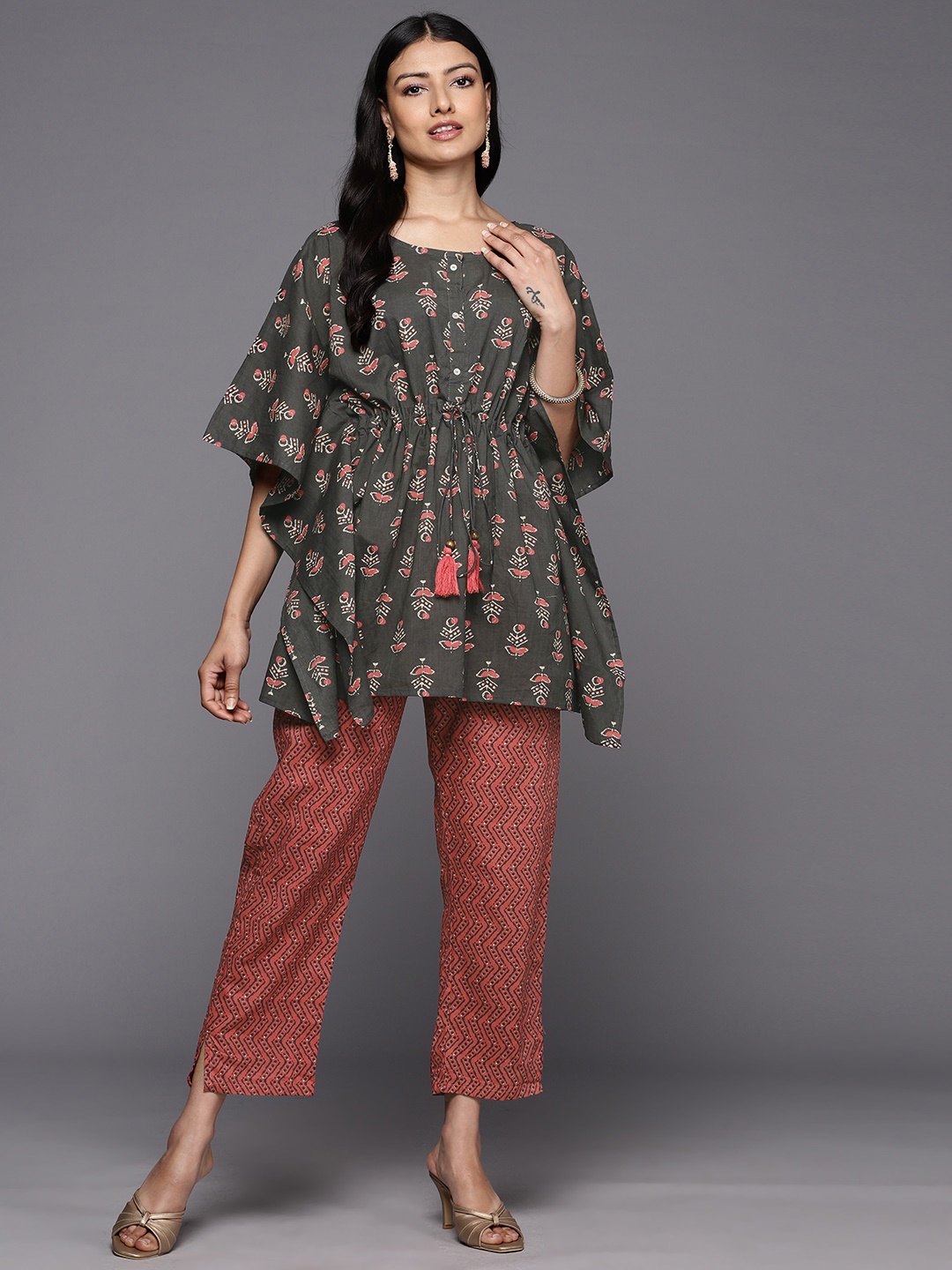 

Varanga Women Grey Printed Empire Pure Cotton Kurta with Trousers