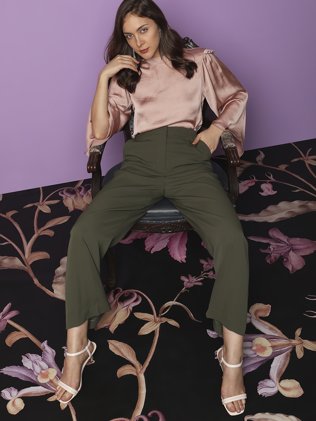 

Vero Moda Women Straight Fit High-Rise Parallel Trousers, Olive