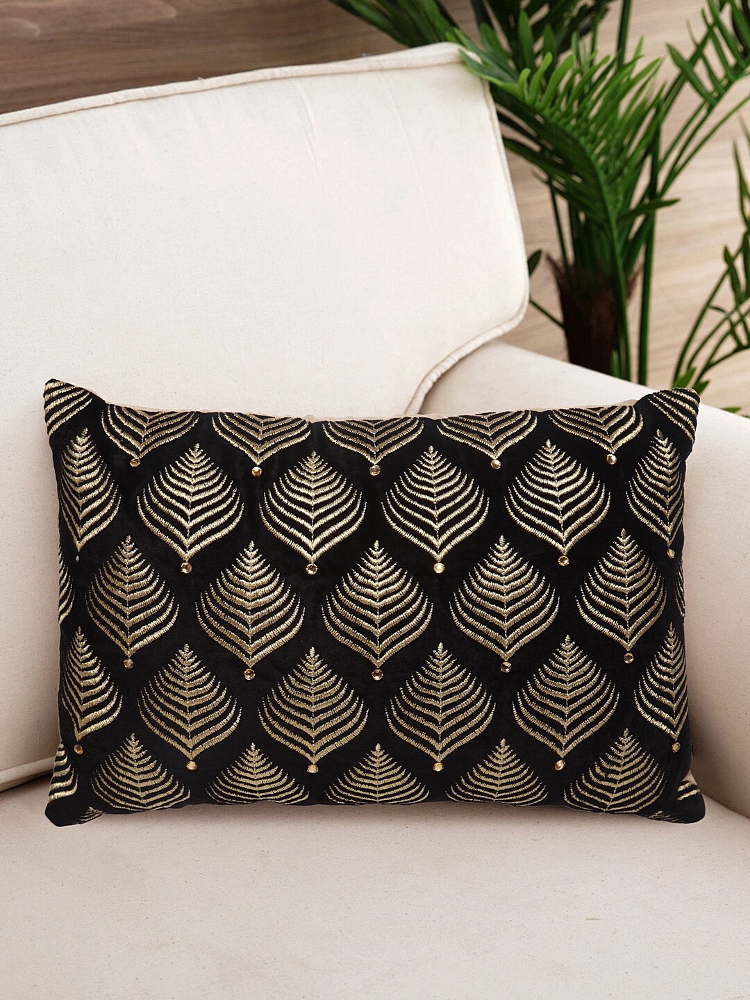 

NISRAG HOME Black & Cream Embroidered Velvet Rectangle Cushion Cover