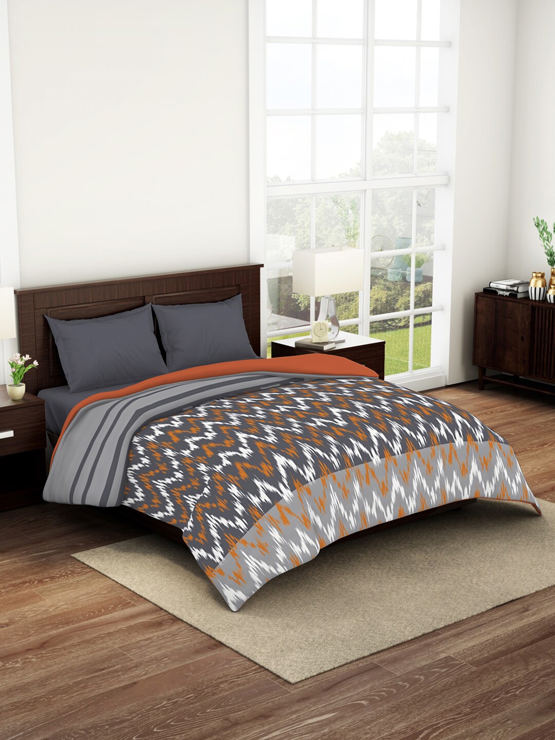 

SPACES Geostance Grey & White Pure Cotton AC Room 120 GSM Double Bed Quilt