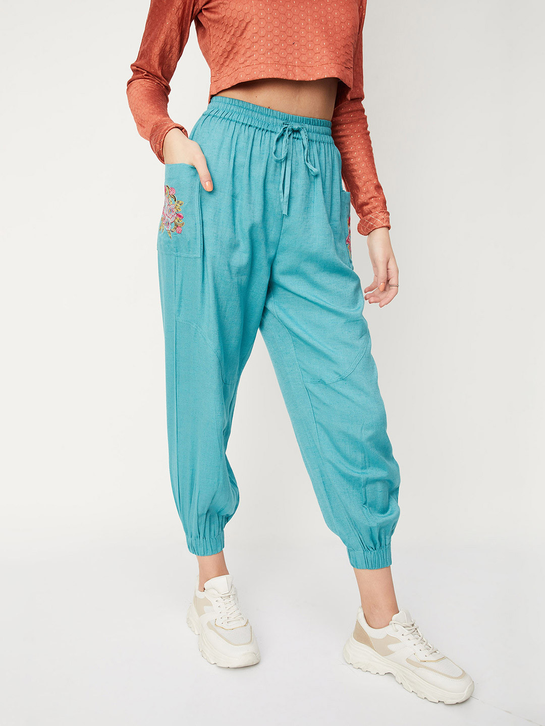 

max Women Mid-Rise Cropped Regular Fit Joggers, Blue