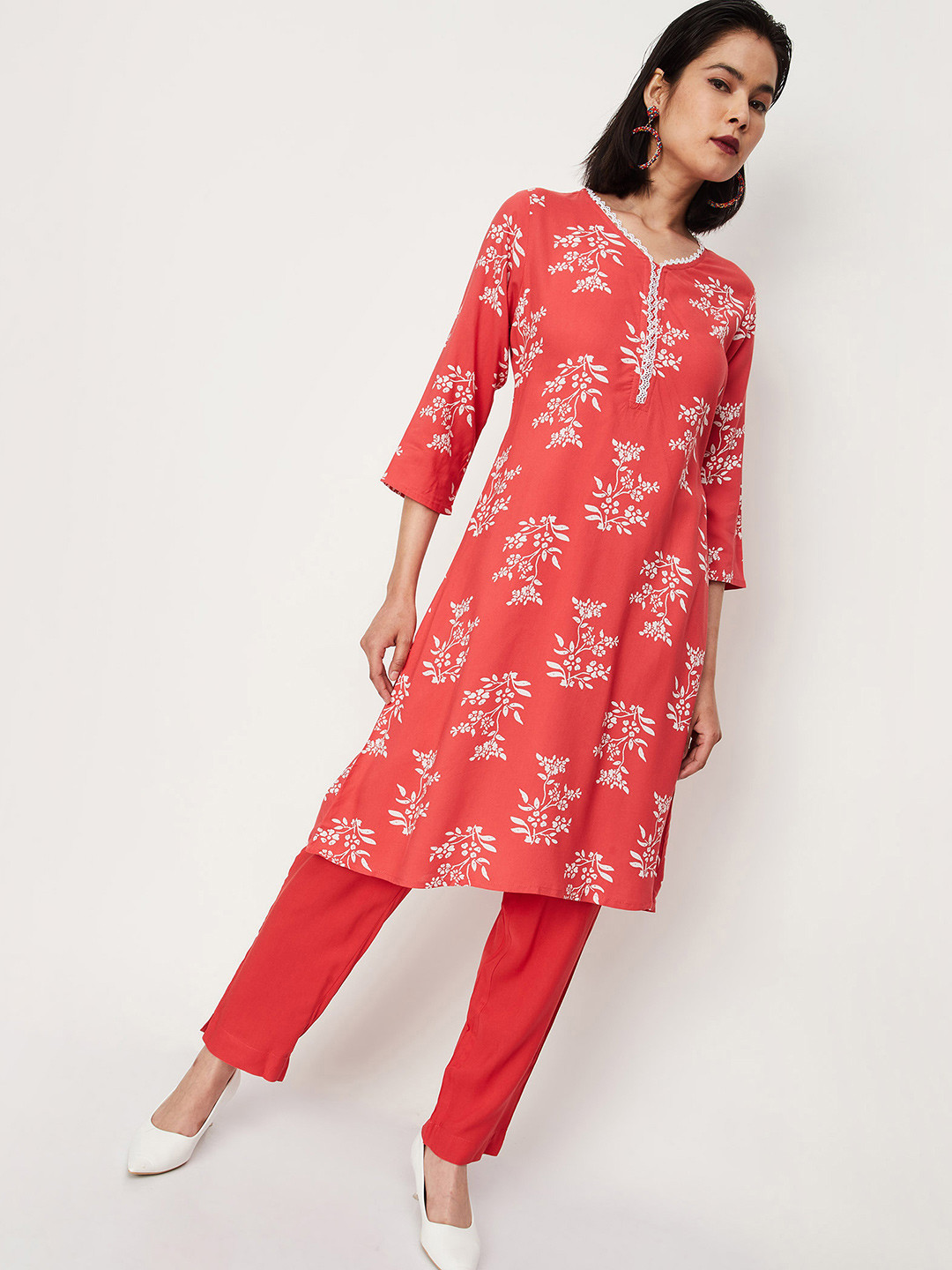 

max Women Red Trousers