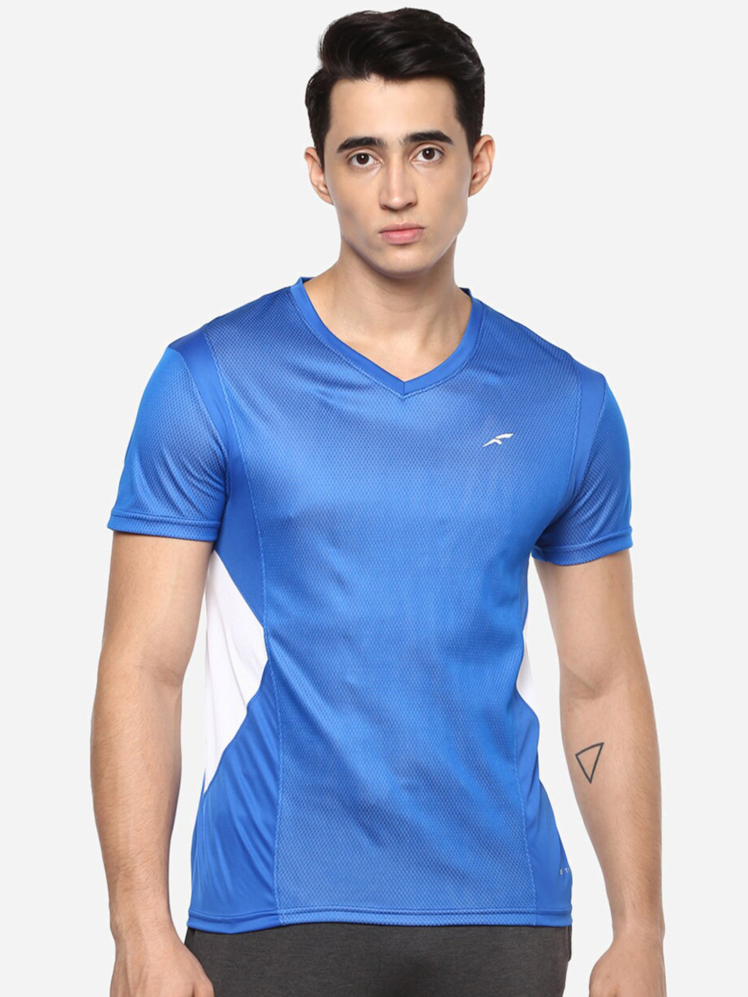

FURO by Red Chief Colorblocked V-Neck T-shirt, Blue