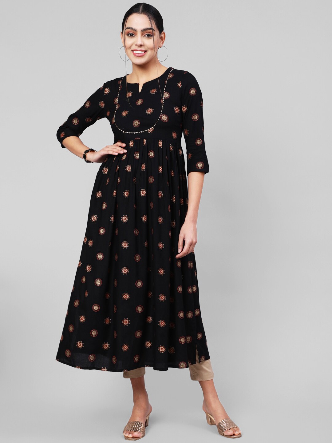 

KIMAYRA Floral Printed Gotta Patti Anarkali Kurta, Black