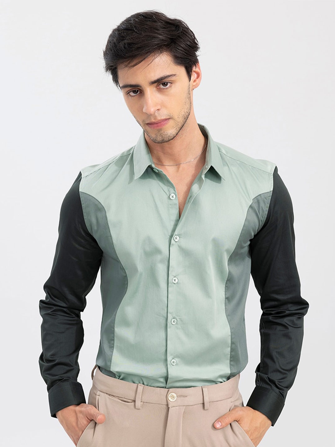 

Snitch Colourblocked Cotton Casual Shirt, Green