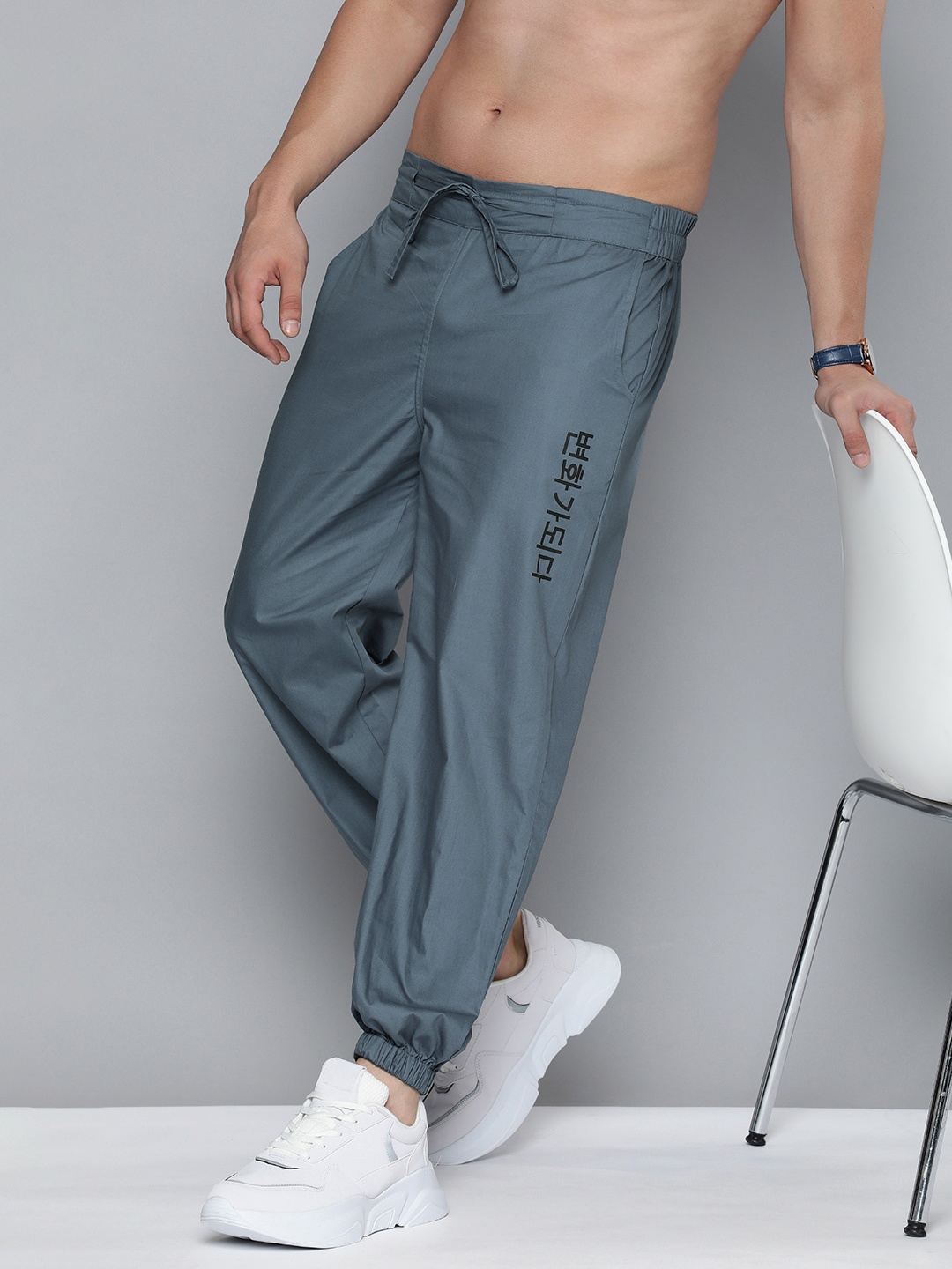

HERE&NOW Men Pure Cotton Solid Mid Rise Joggers, Grey