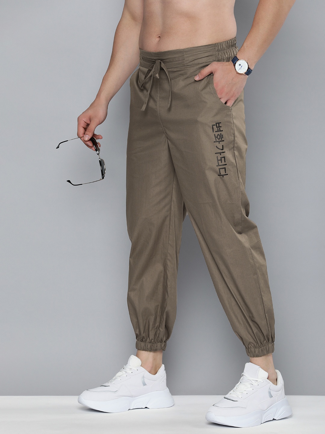 

HERE&NOW Men Pure Cotton Solid Mid Rise Joggers, Olive