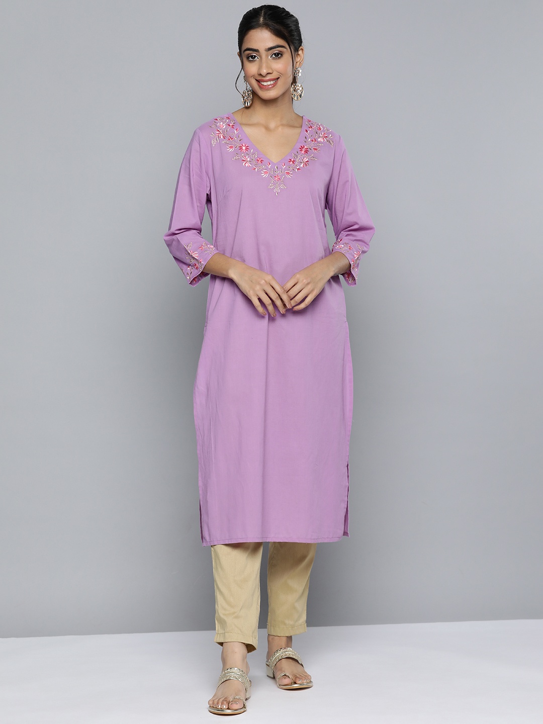 

HERE&NOW Women Pure Cotton Thread-Work Kurta, Lavender
