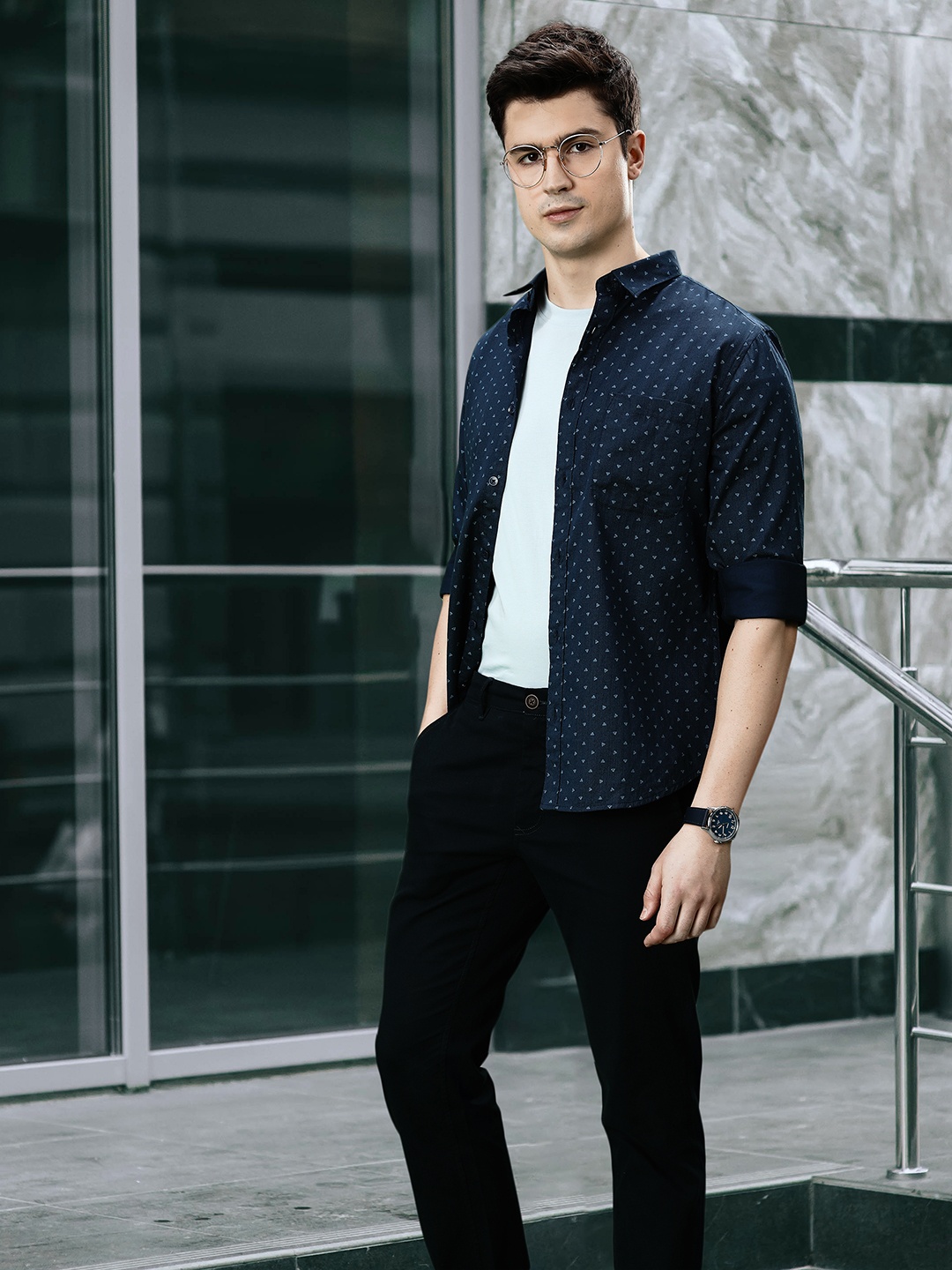 

INVICTUS Slim Fit Geometric Printed Pure Cotton Casual Shirt, Navy blue
