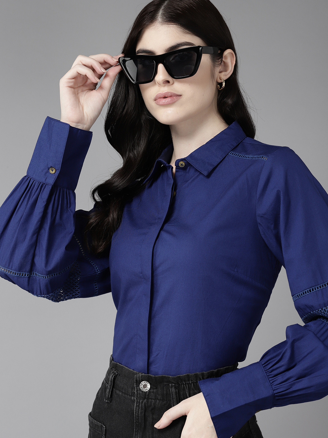 

The Roadster Lifestyle Co. Pure Cotton Lace Inserted Casual Shirt, Navy blue