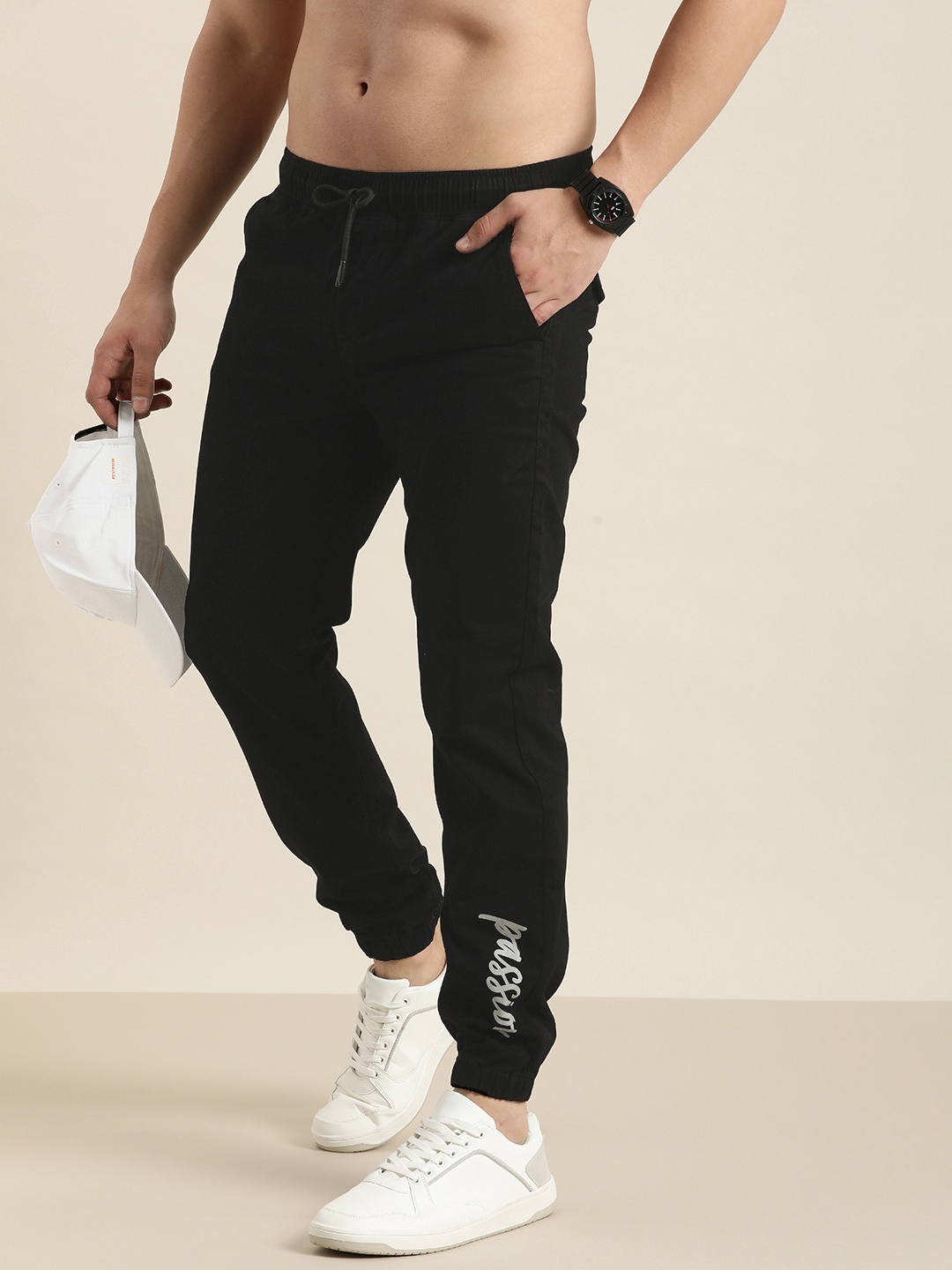 

Moda Rapido Men Solid Mid-Rise Regular Fit Pleated Joggers, Black